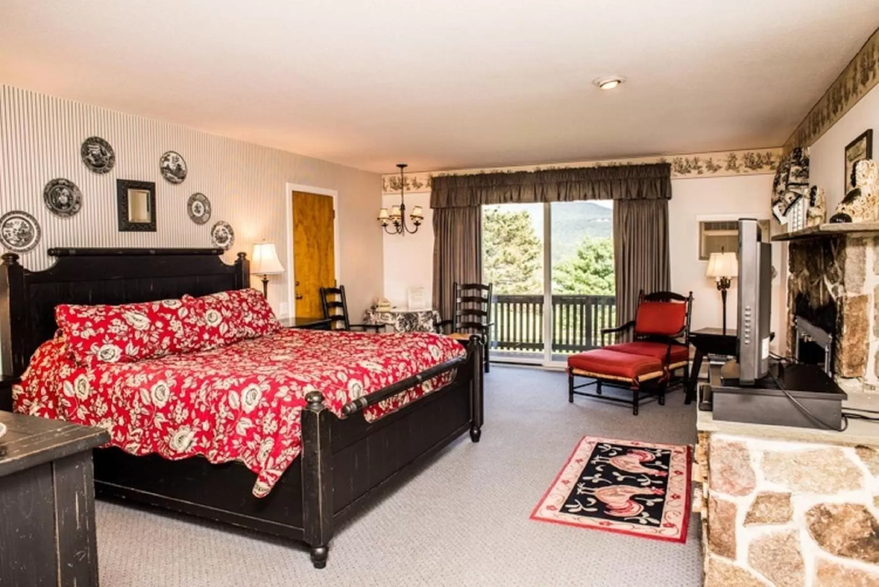 Photo of the whole room, Bed in Manchester View