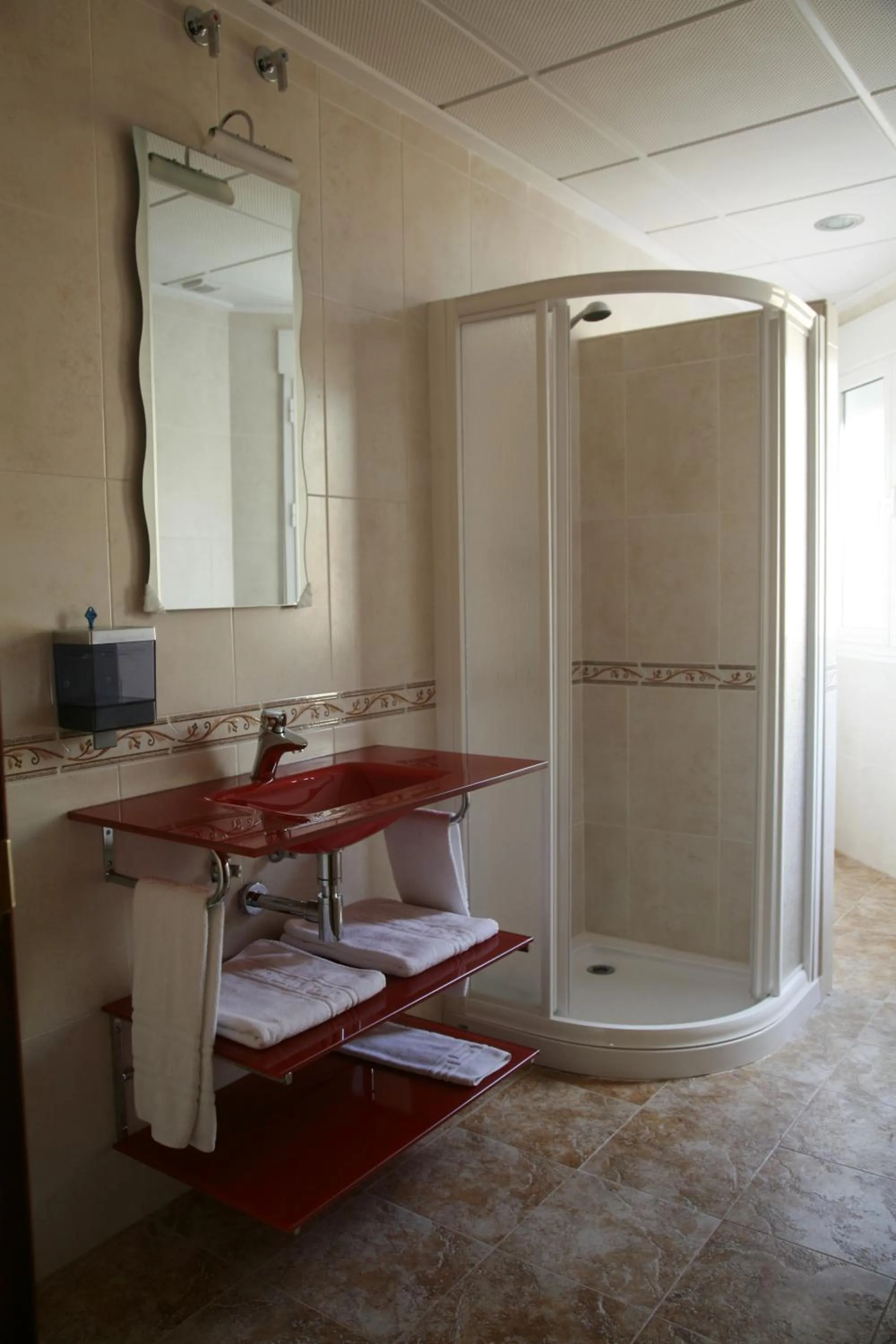 Shower in HOSTAL EL POLIGONO