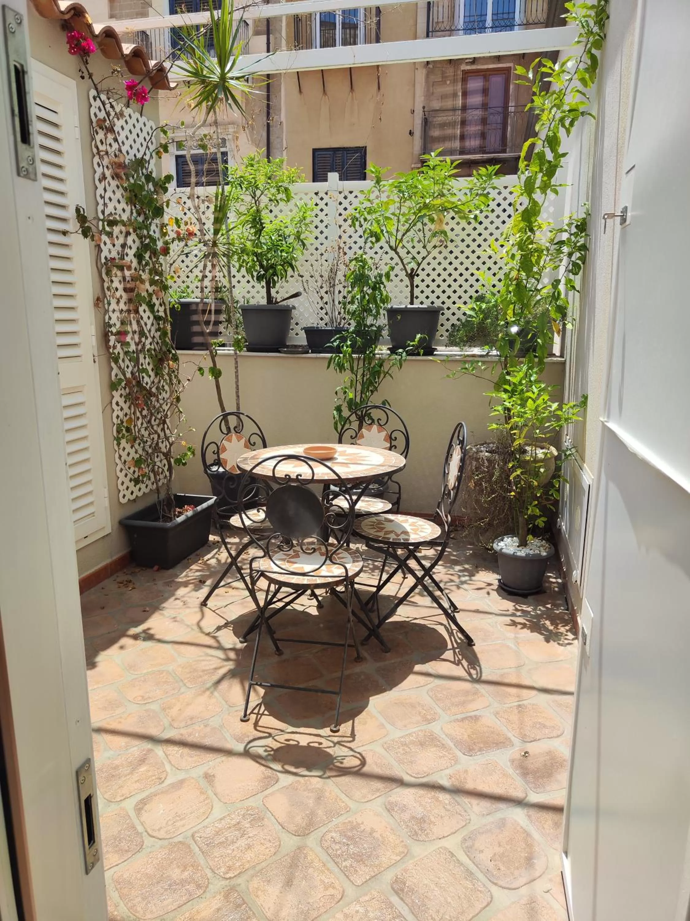 Patio in San Francesco Rooms and Apartment with Terrace in Palermo Locazione Turistica
