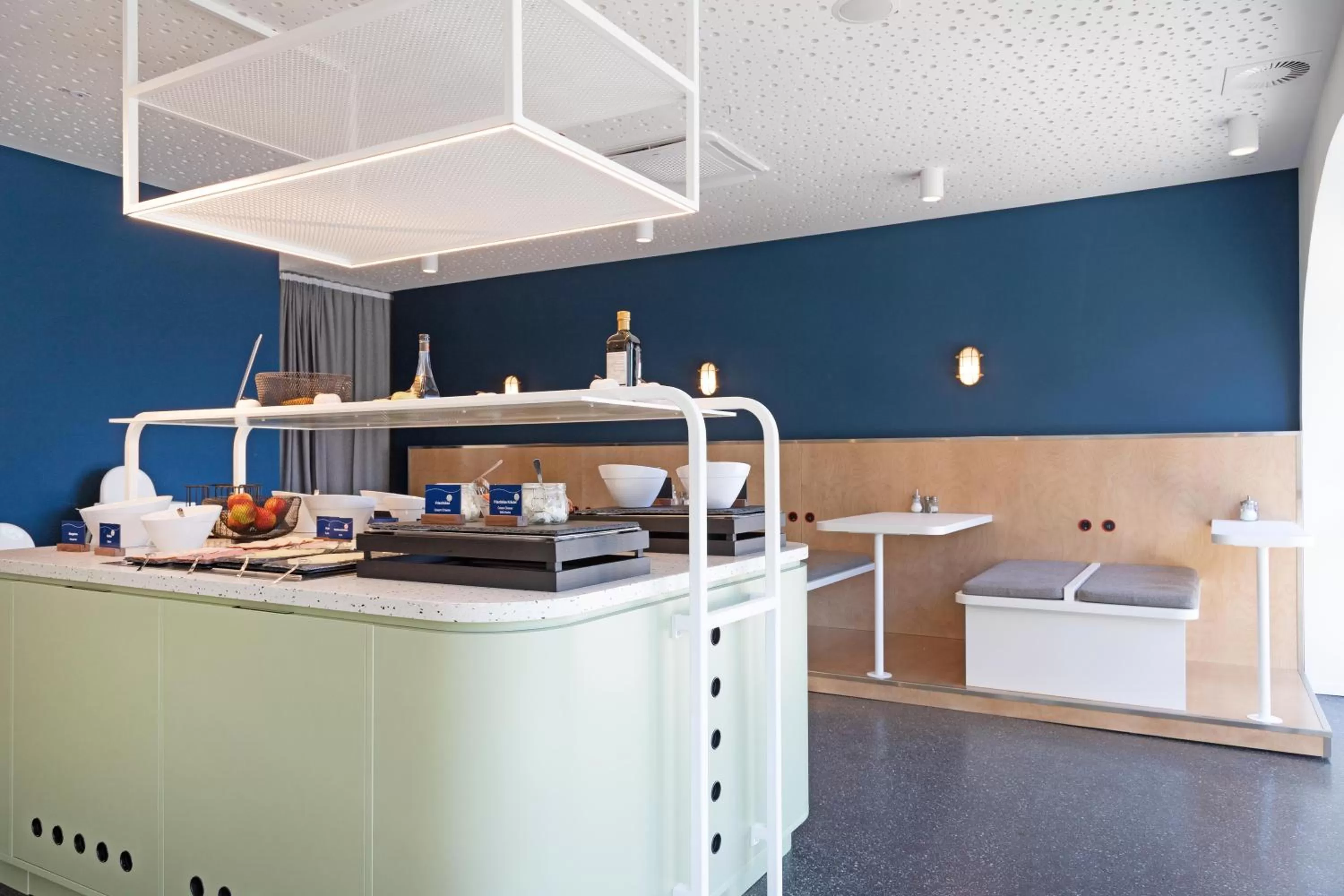 Breakfast in MEININGER Hotel Bremen Hauptbahnhof