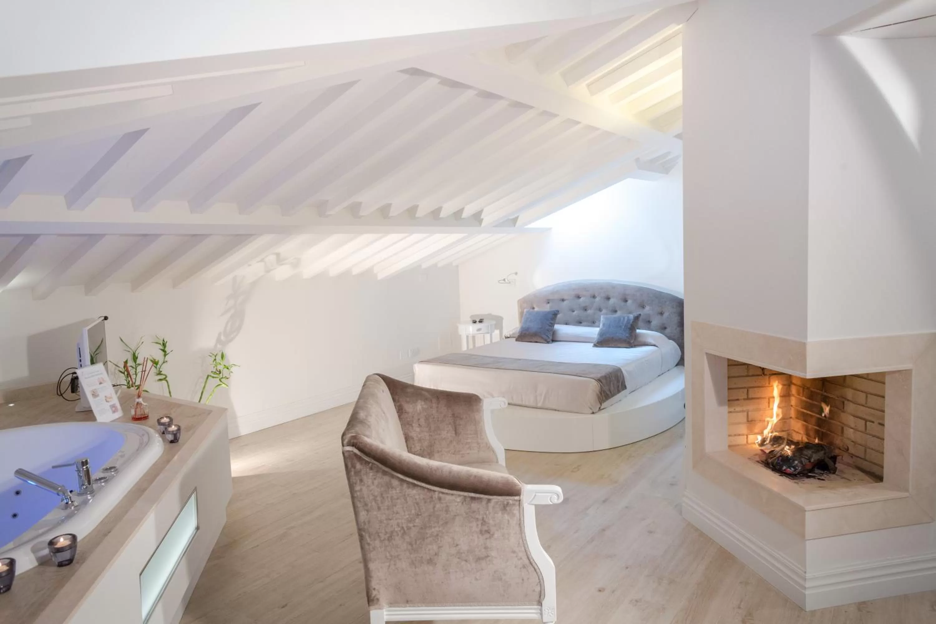 TV and multimedia in VILLA LIBERTY Boutique Hotel - Borgo Capitano Collection