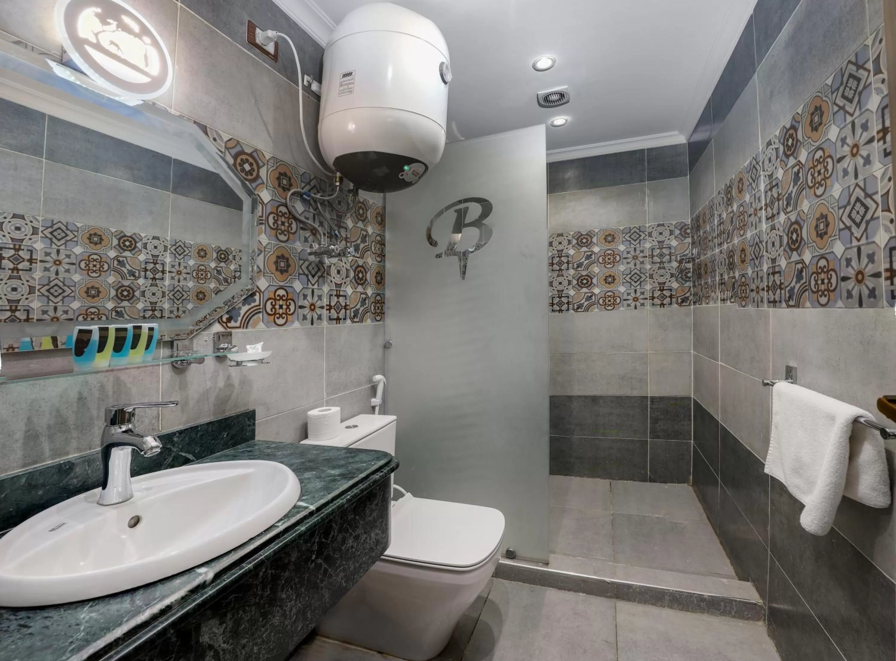 Bathroom in Brothers Pyramids View Hotel