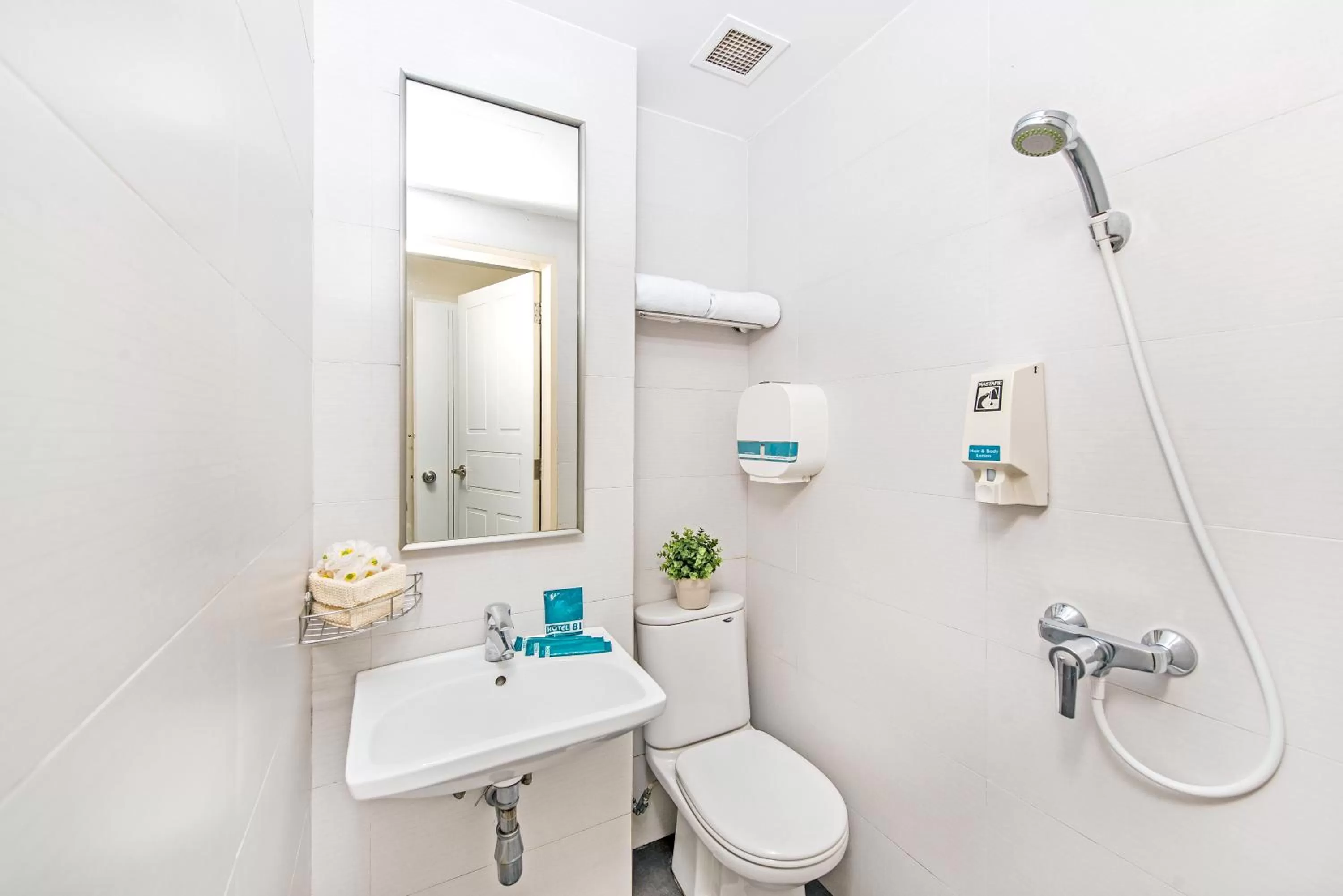 Bathroom in Hotel 81 Elegance