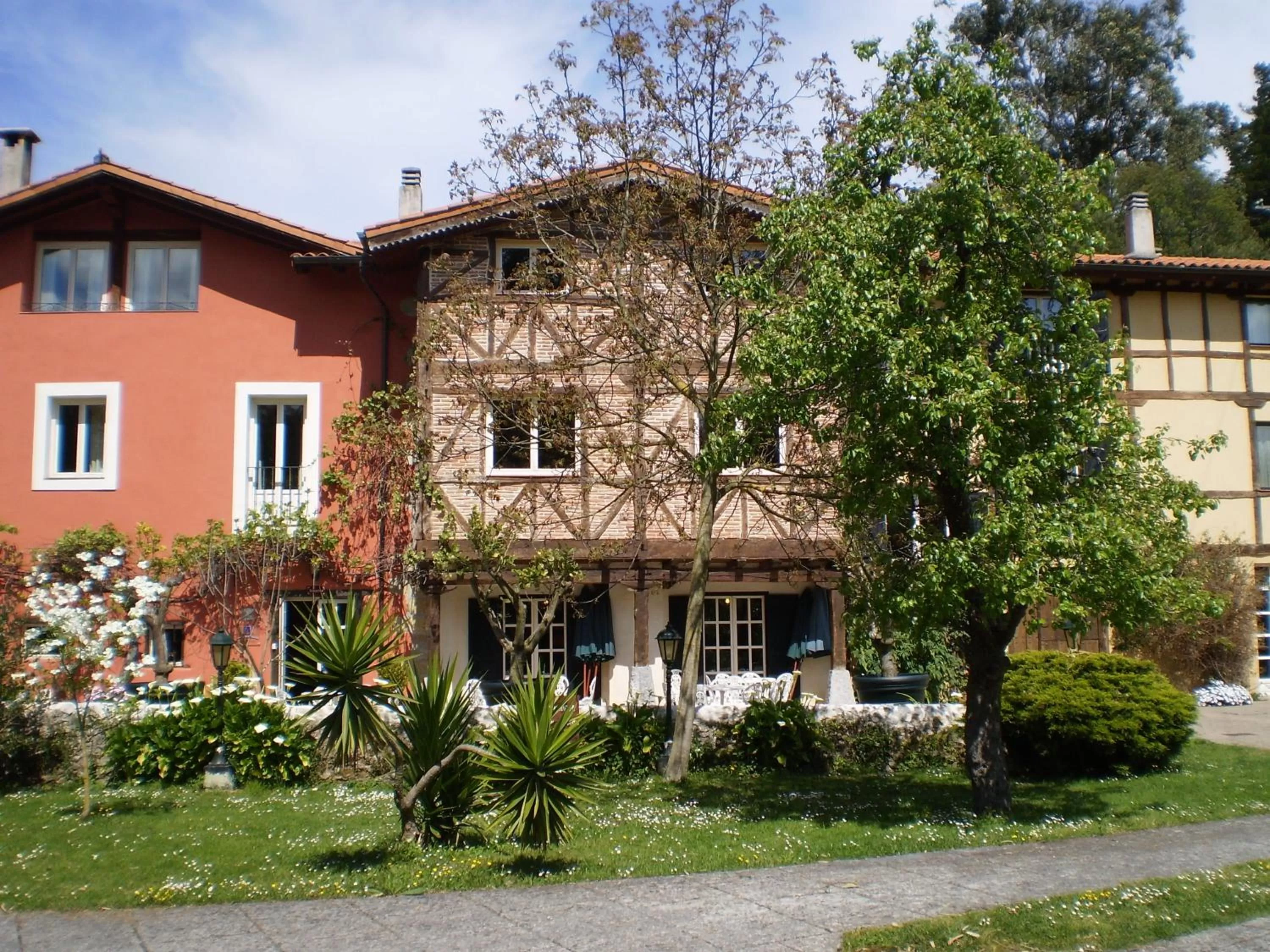 Facade/entrance in Hotel Zubieta