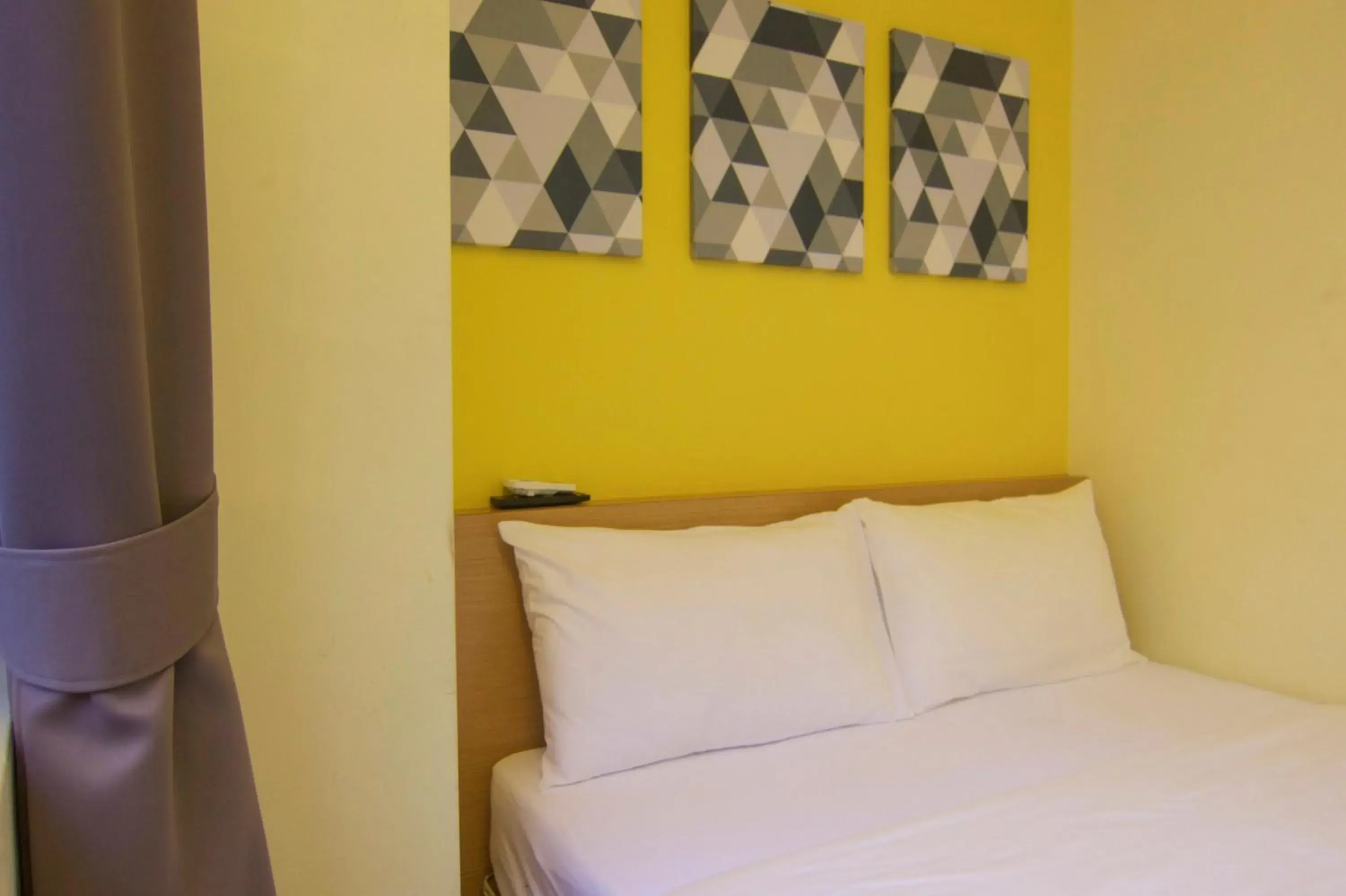 Mini Double Room With Windows in Hotel 1000 Miles Mini Double Room With Windows in Hotel 1000 Miles