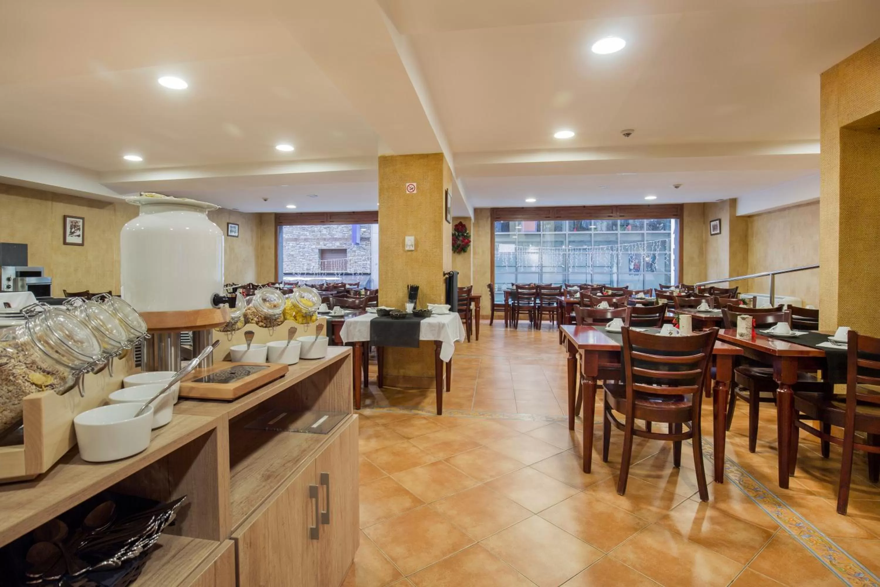 Lounge or bar in Hotel Catalunya Ski by Nexta