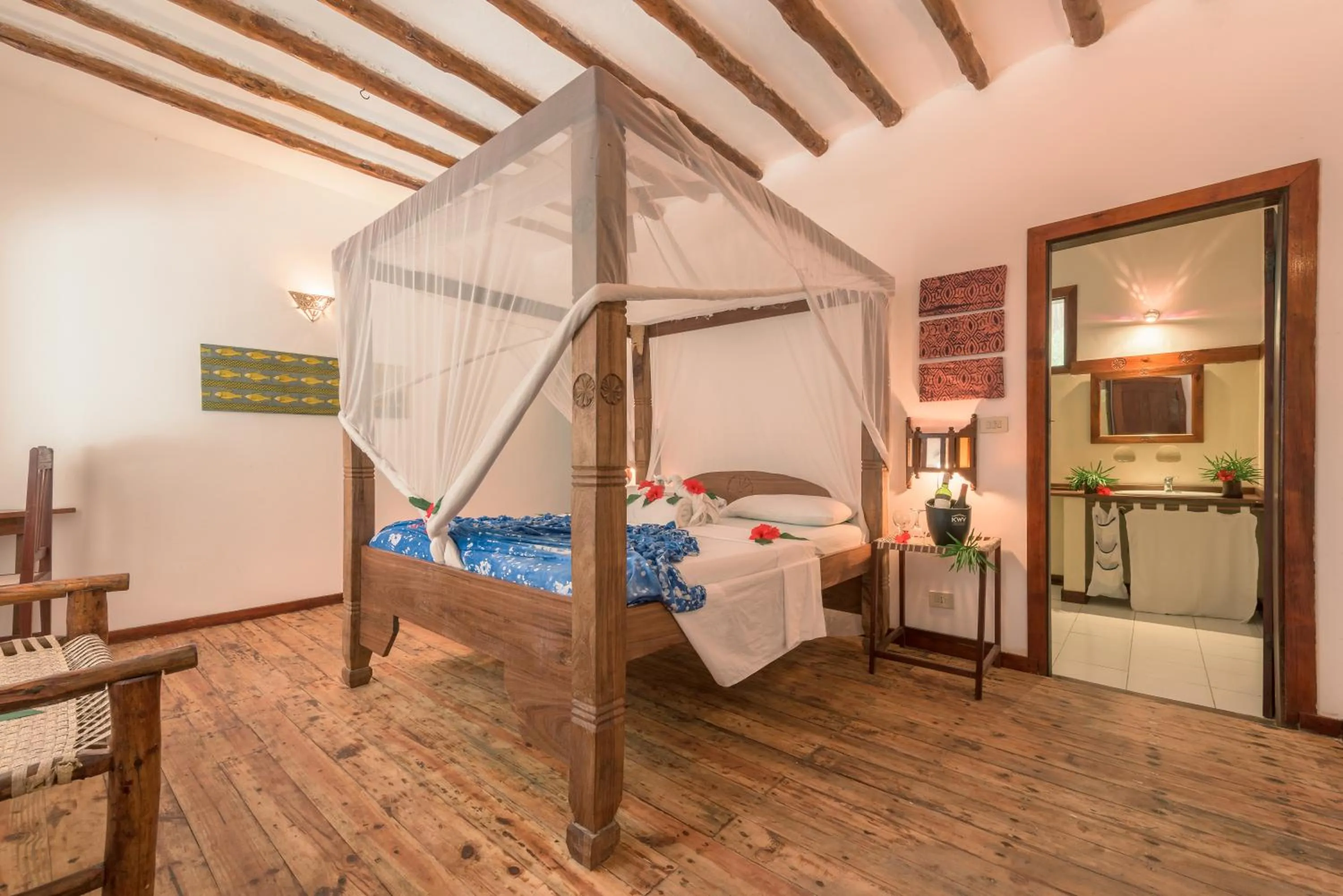 Bed in Hakuna Majiwe Beach Lodge