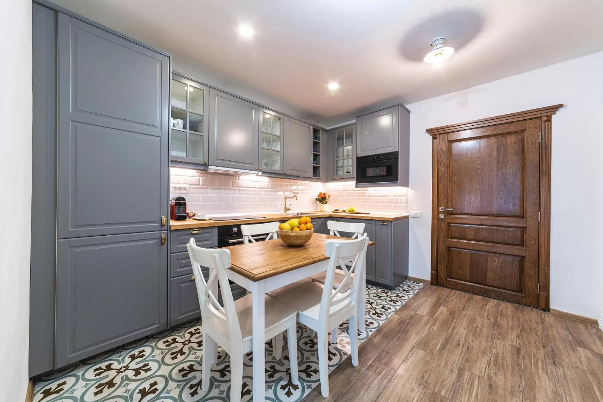 Kitchen or kitchenette in Nikolas Haus Premium Historic Center Stay & Free Parking