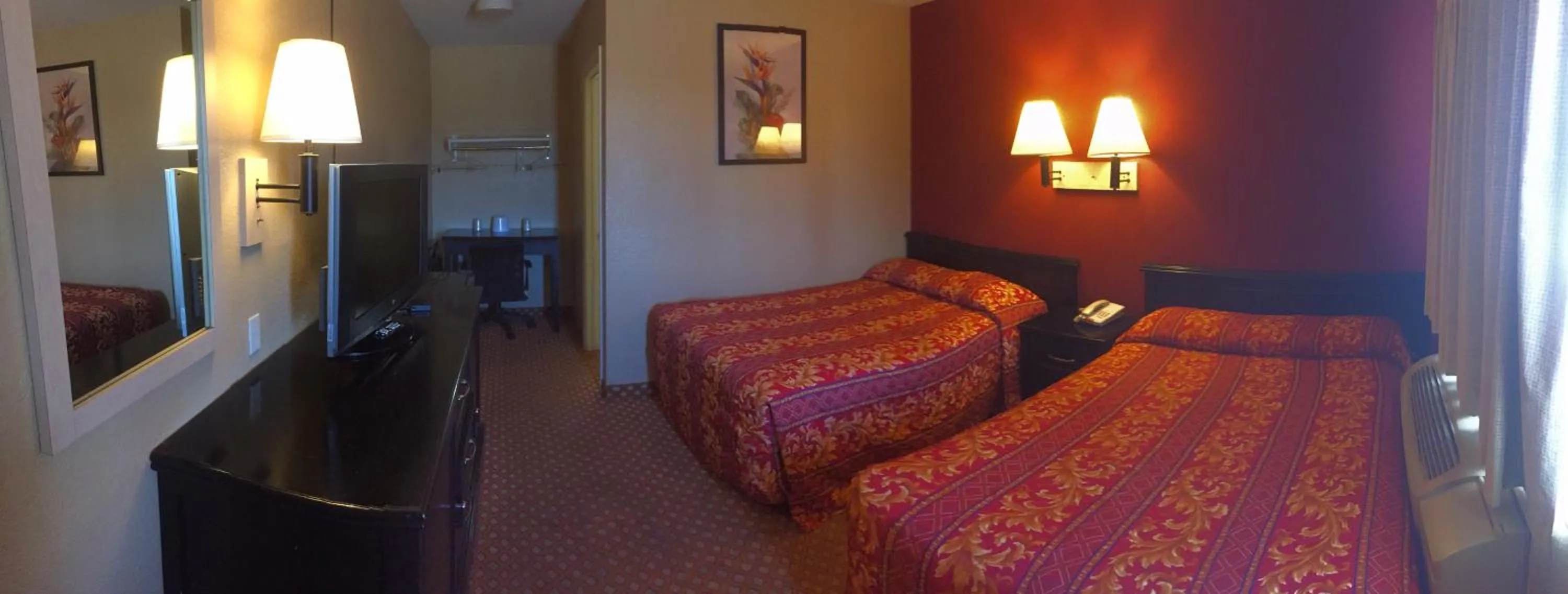 Bed in Hilltop Inn & Suites