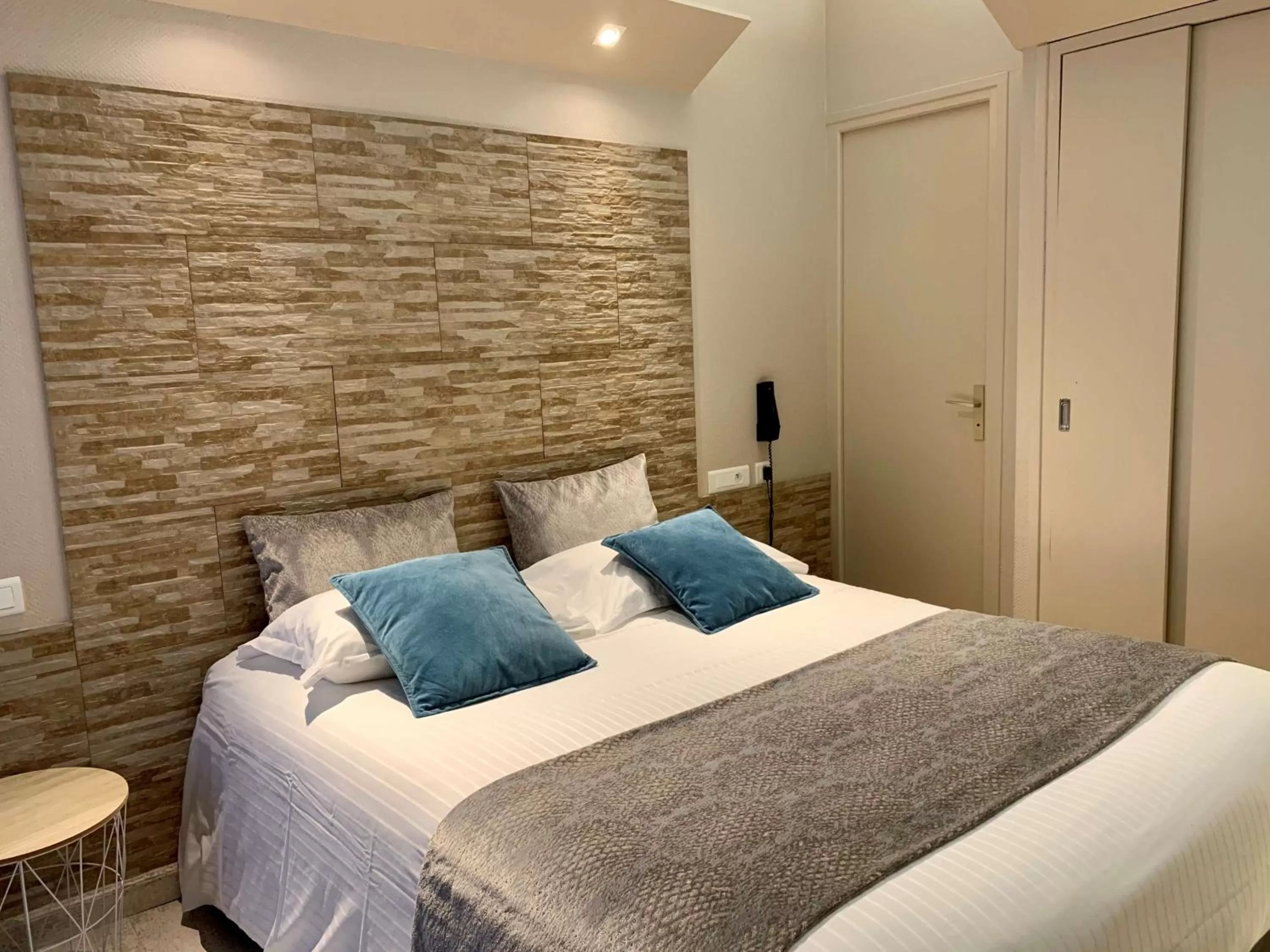 Photo of the whole room, Bed in Best Western Hôtel Des Voyageurs