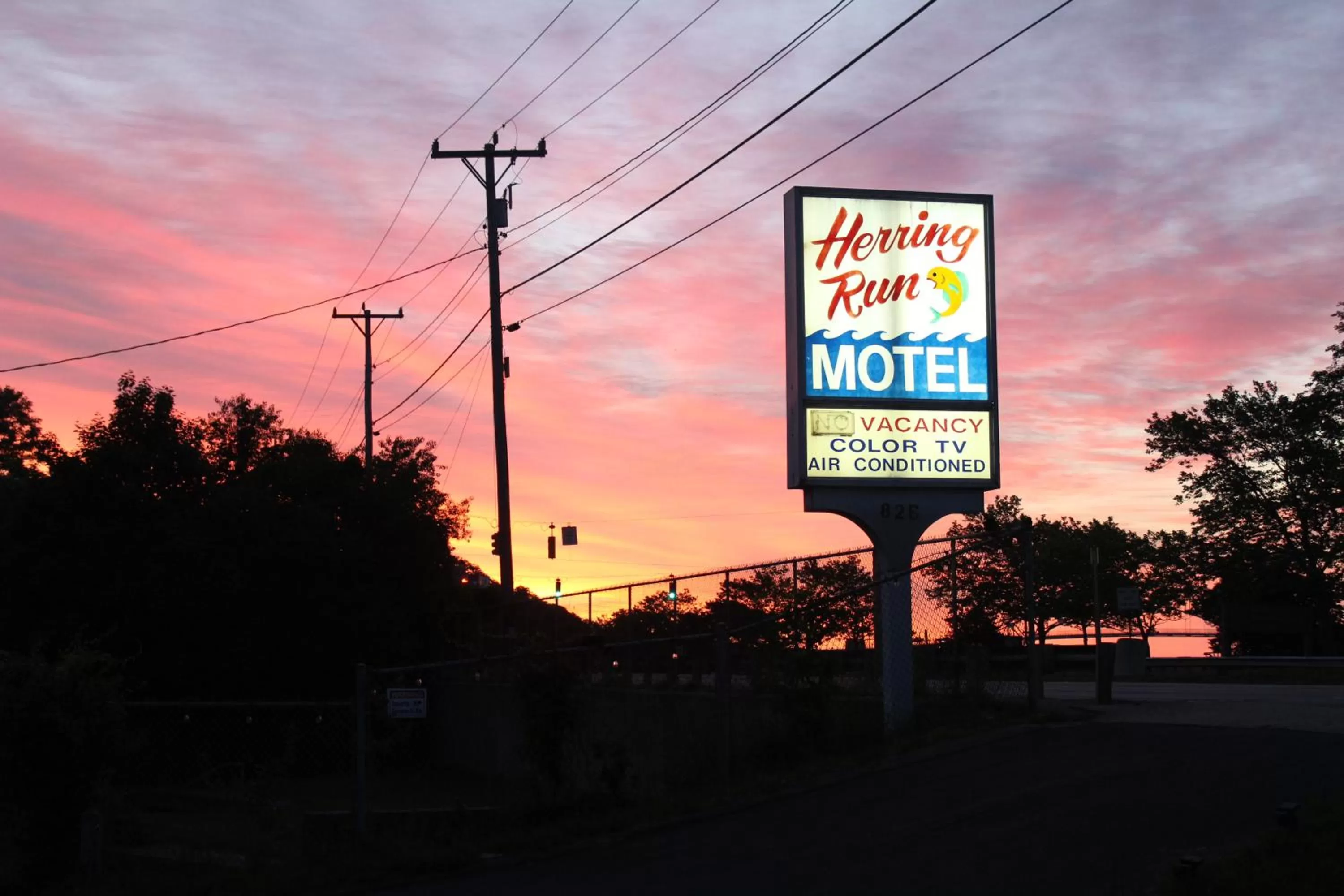 Logo/Certificate/Sign in Herring Run Motel and Tiny Cabins
