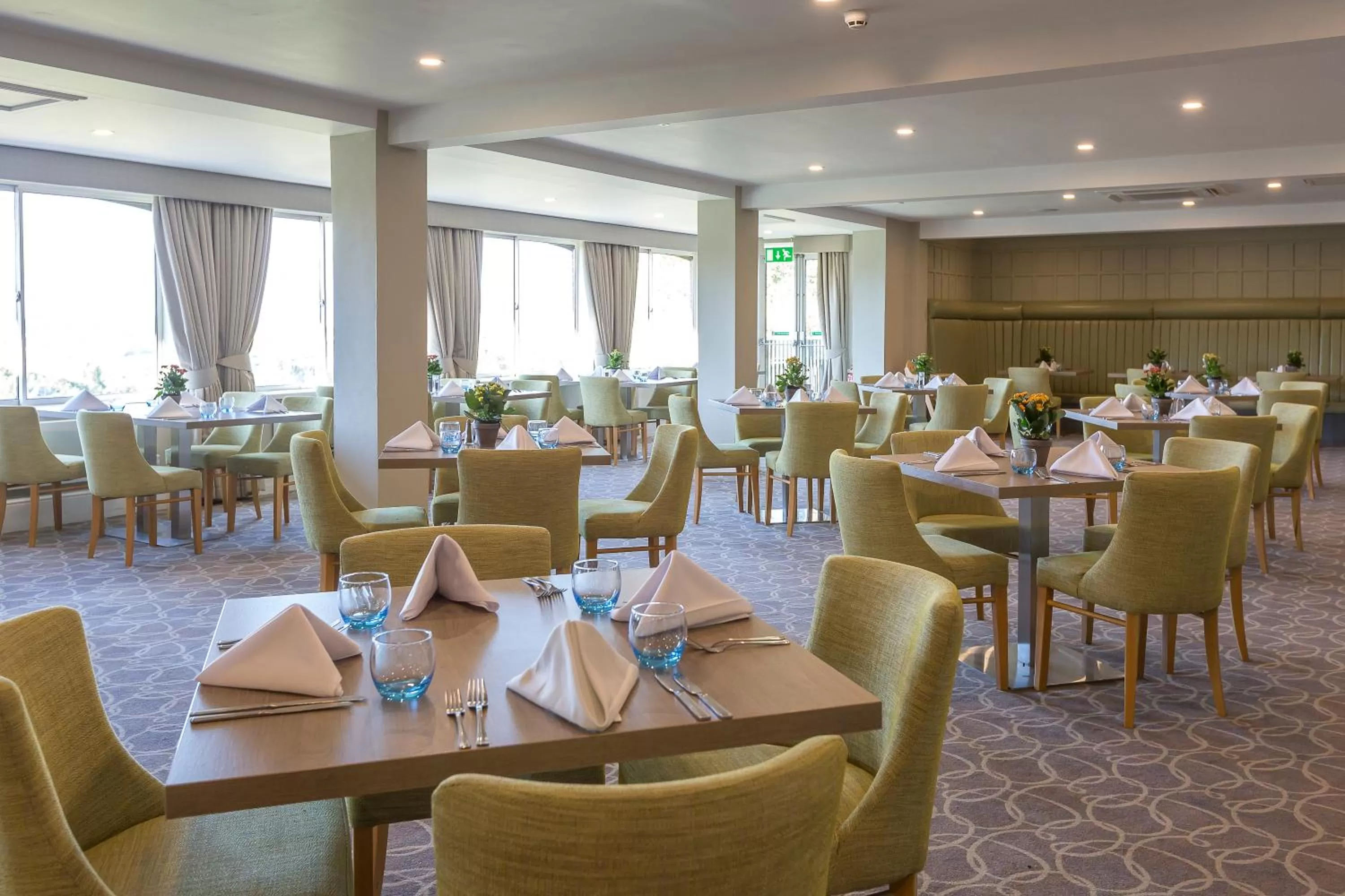 Restaurant/places to eat in Hellidon Lakes Hotel