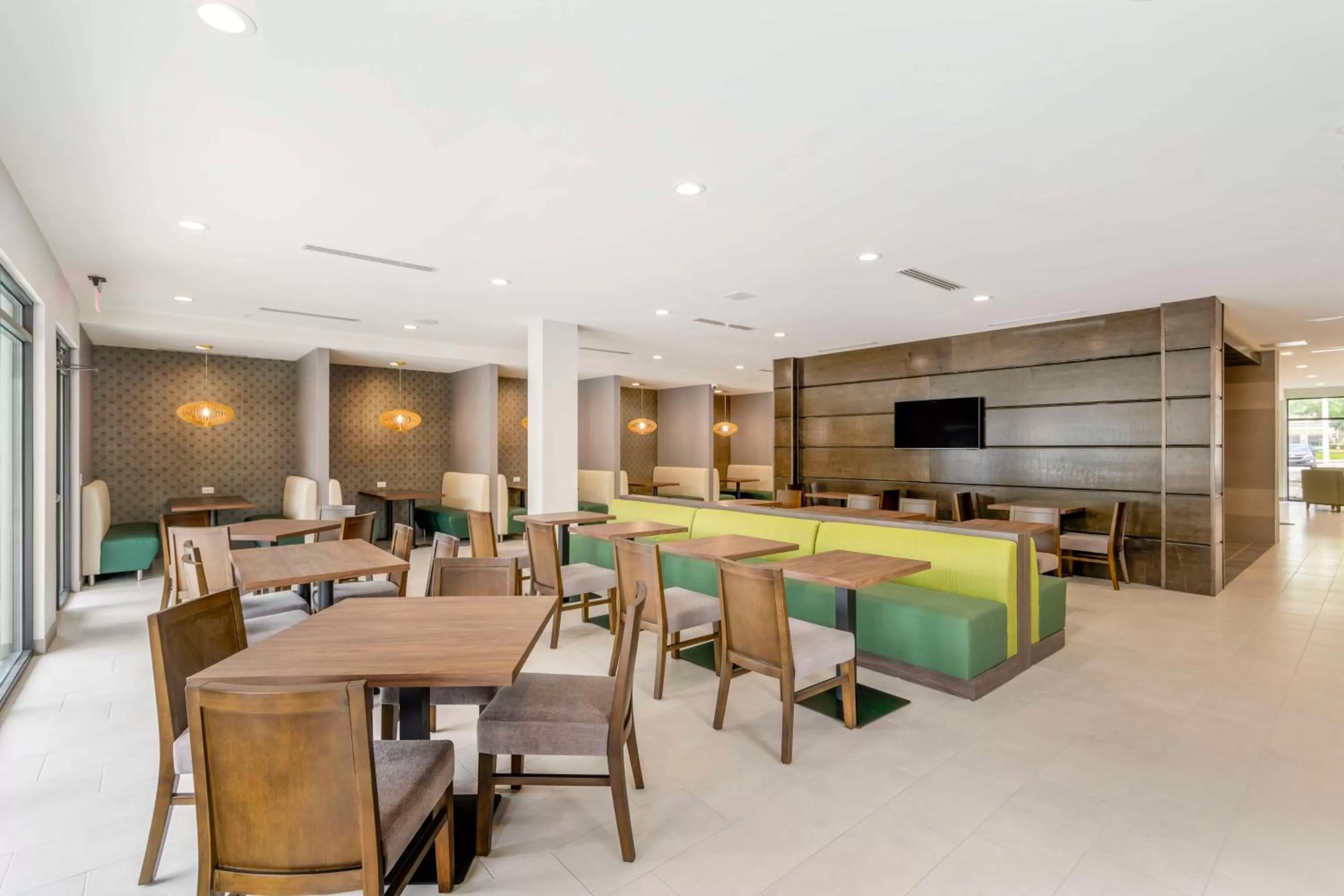 Breakfast in Best Western Plus Winter Haven Inn & Suites