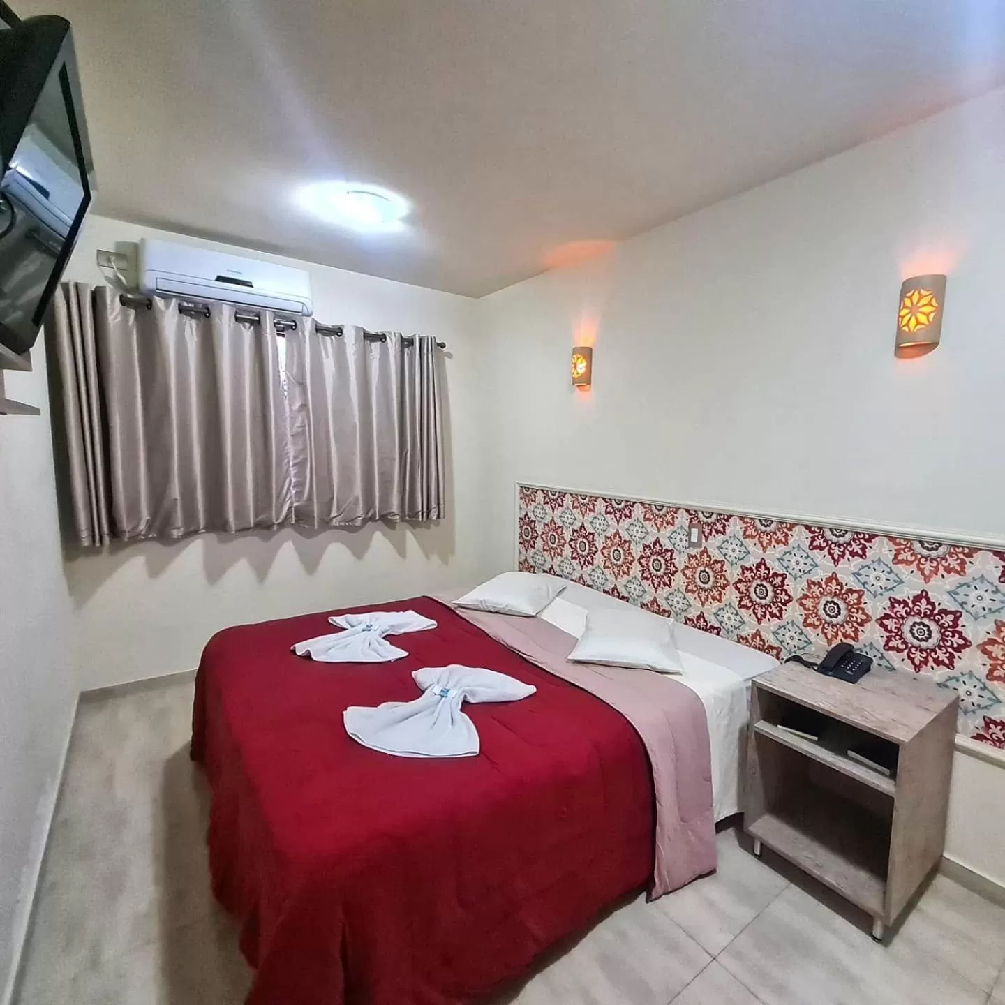 TV and multimedia, Bed in NC Hotel