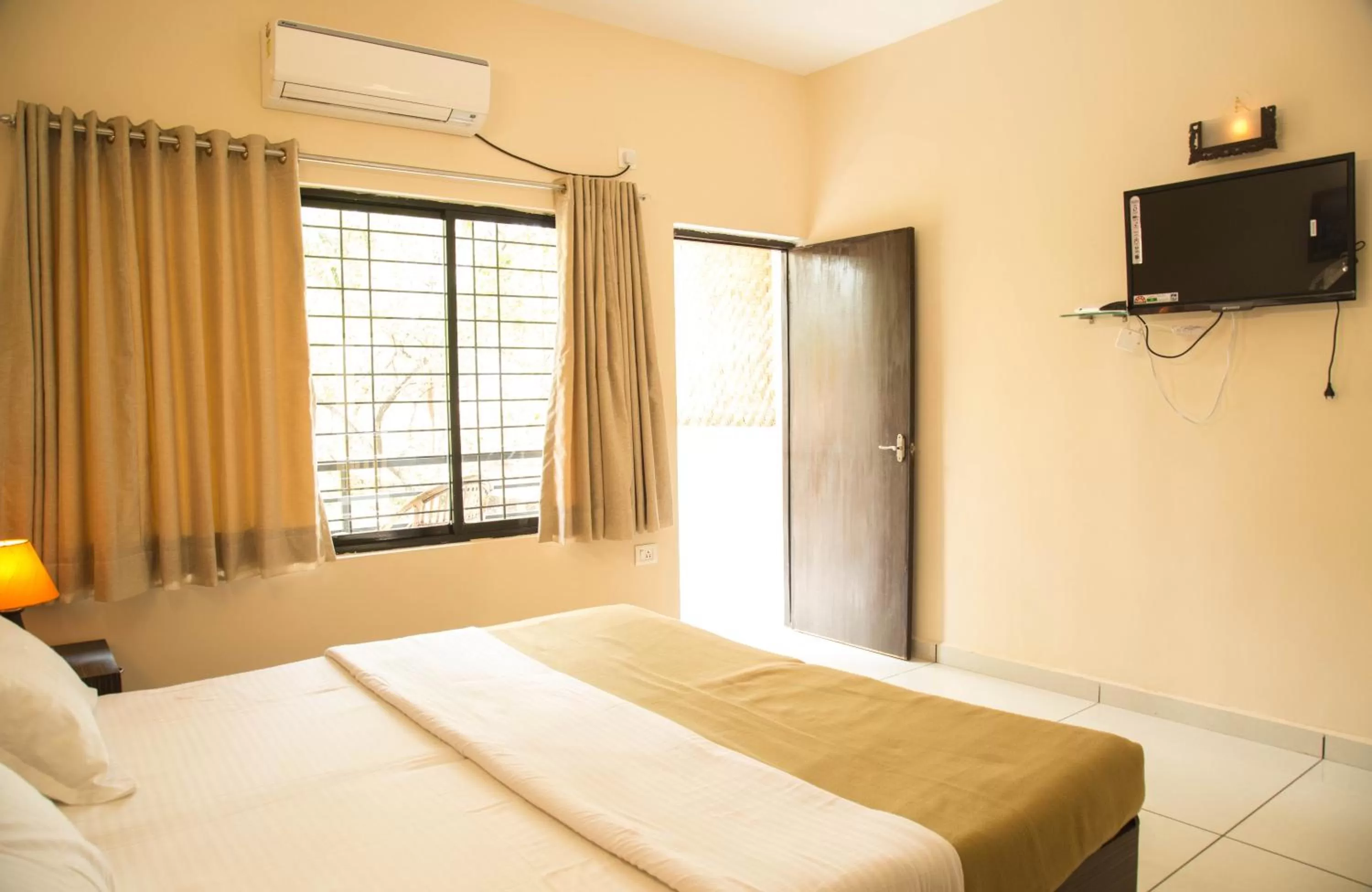 Bed in Hotel Arambol Arbour