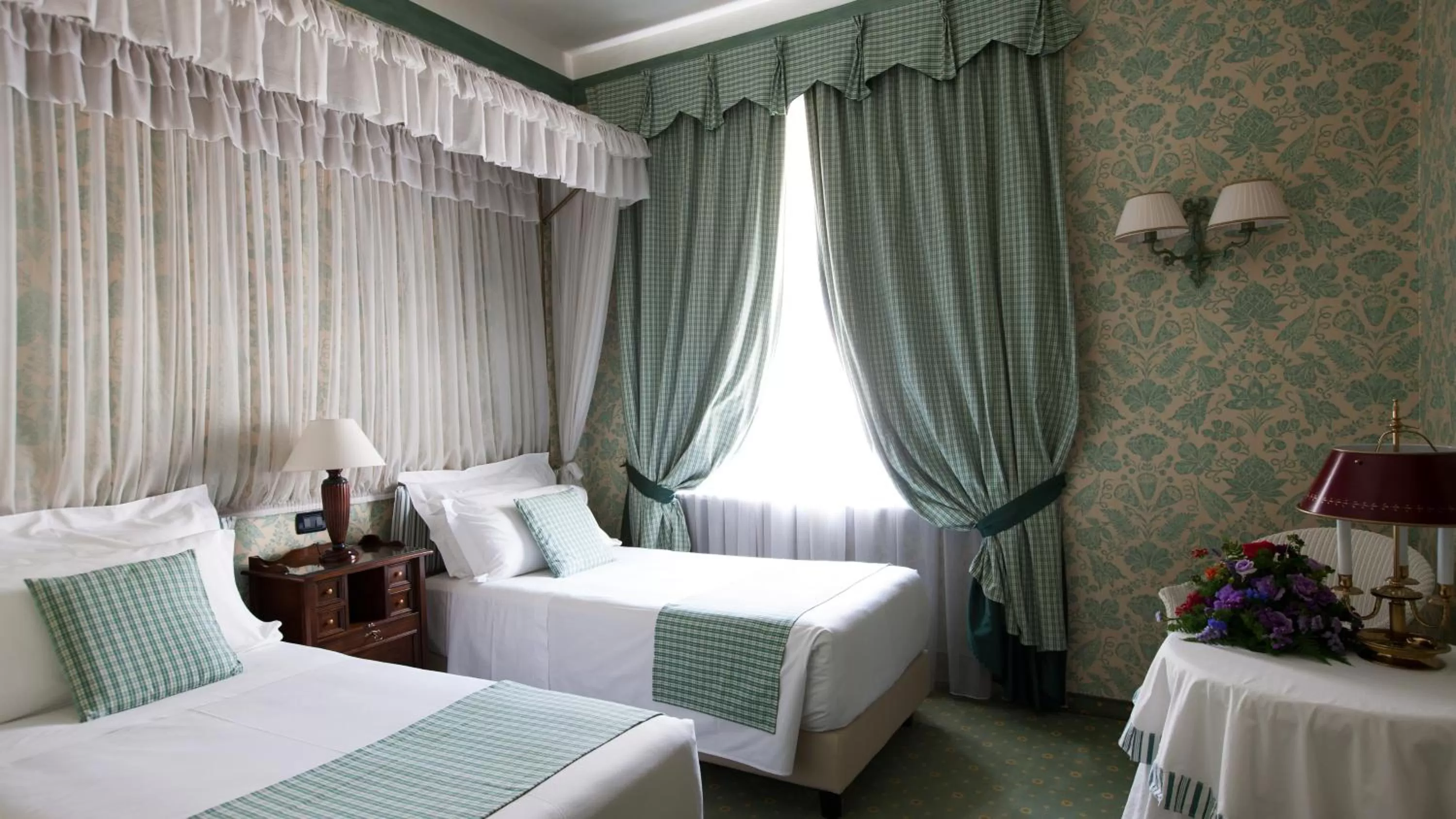 Photo of the whole room, Bed in Hotel Victoria & Iside Spa