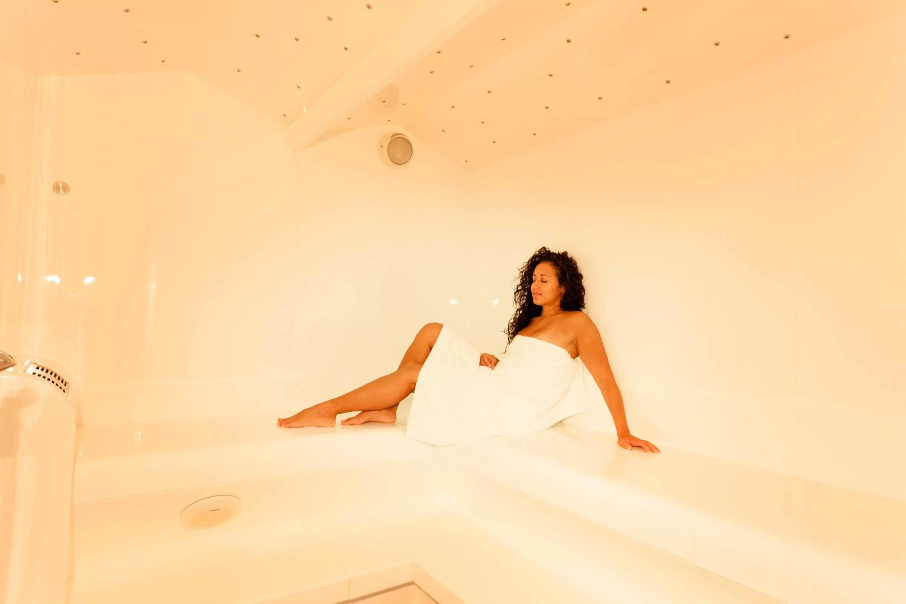 Steam room, Guests in Familien- und Wellnesshotel "Viktoria"