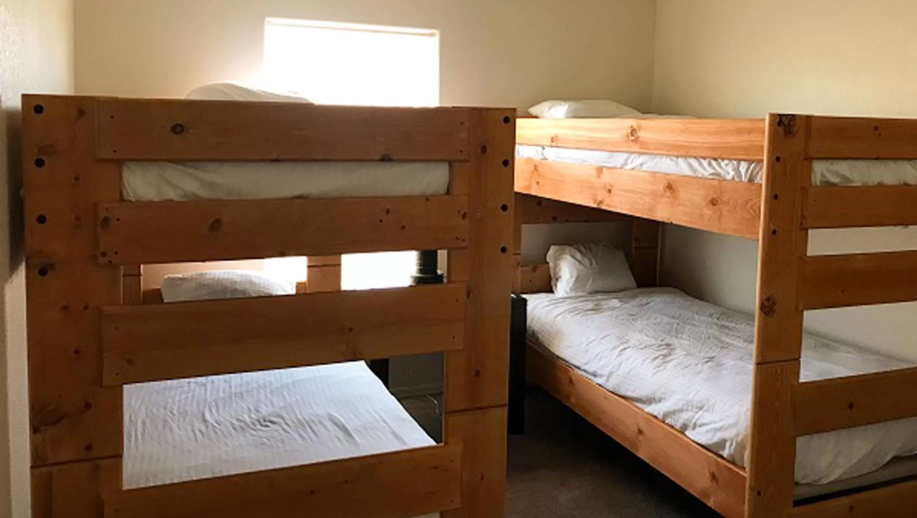 Photo of the whole room, Bed in Ticaboo Lodge