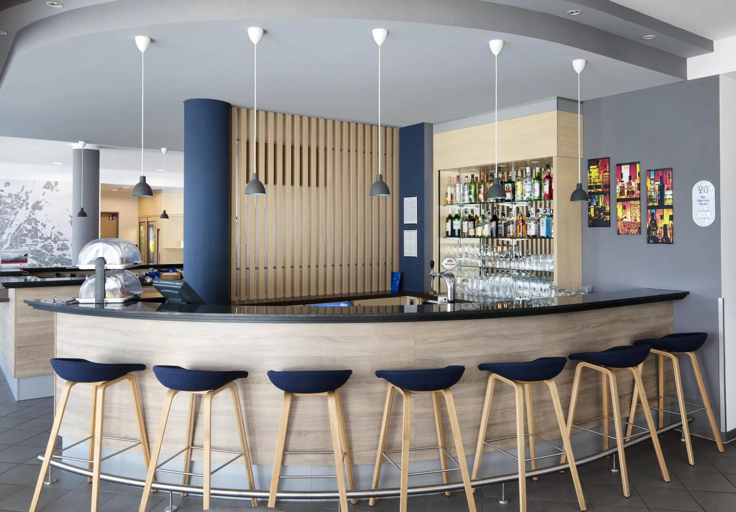 Restaurant/places to eat in Holiday Inn Express München Messe by IHG