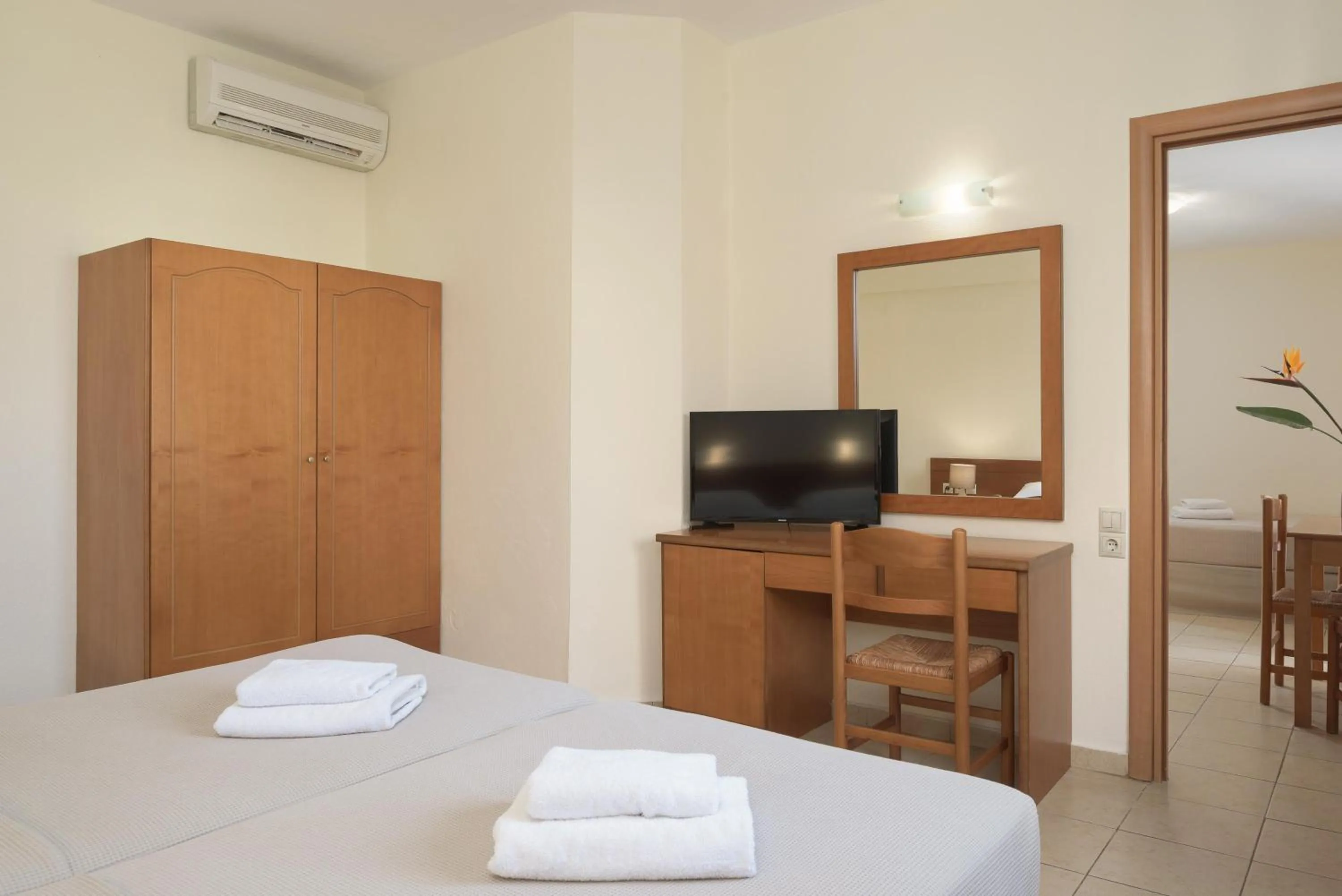 Photo of the whole room, Bed in Asterias Village