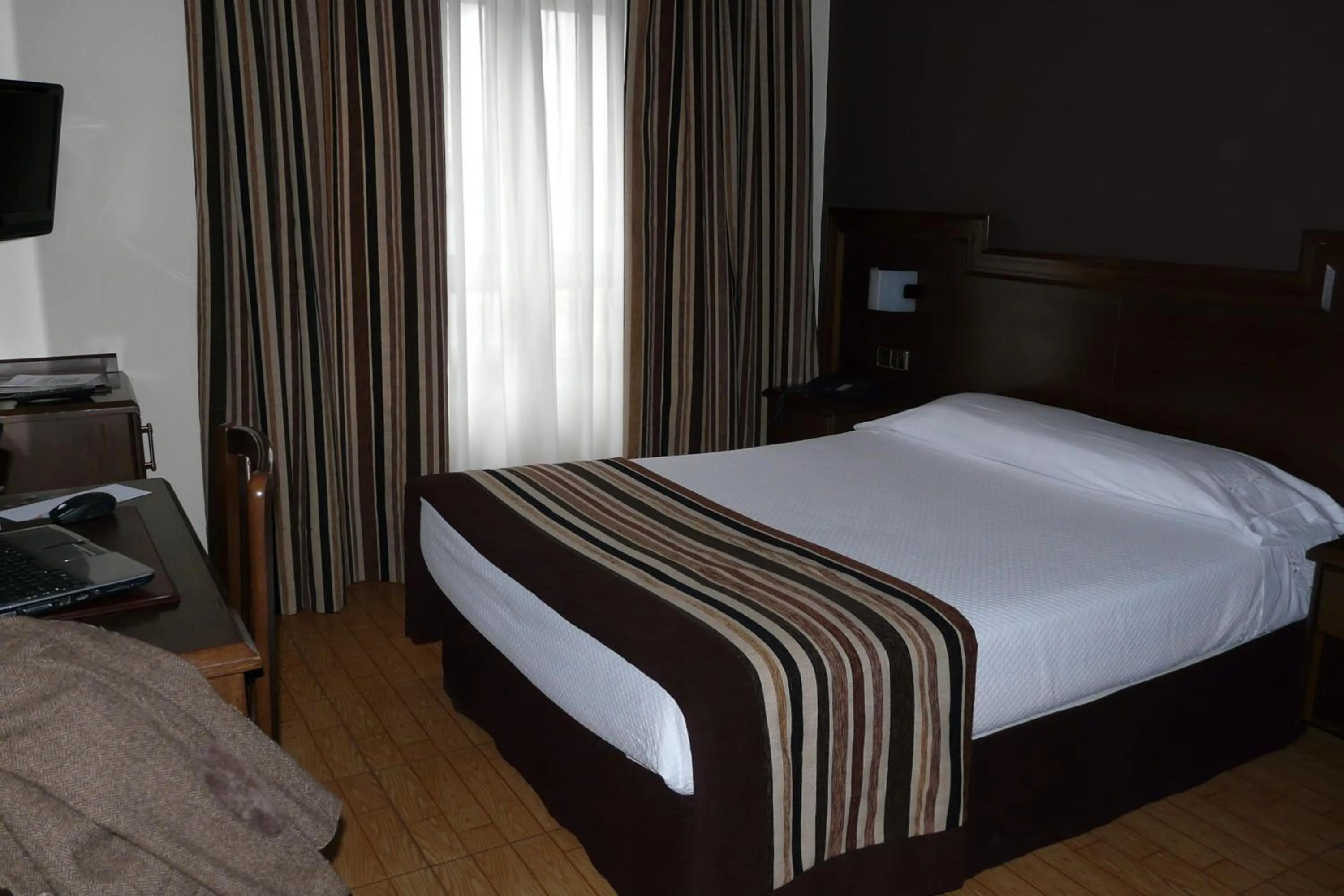 Photo of the whole room, Bed in Idh Angel