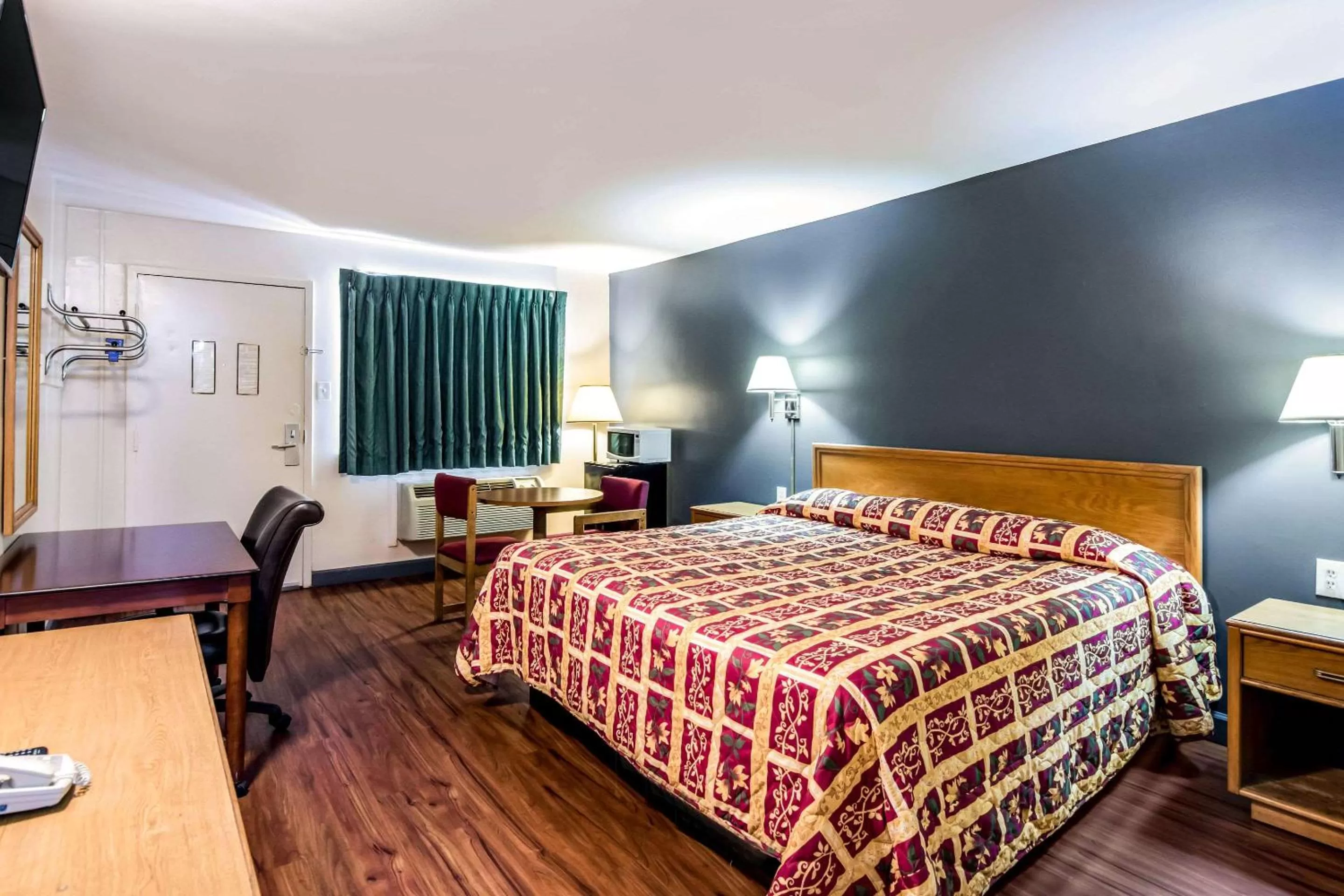 Bedroom, Bed in Rodeway Inn North Chesterfield-Richmond