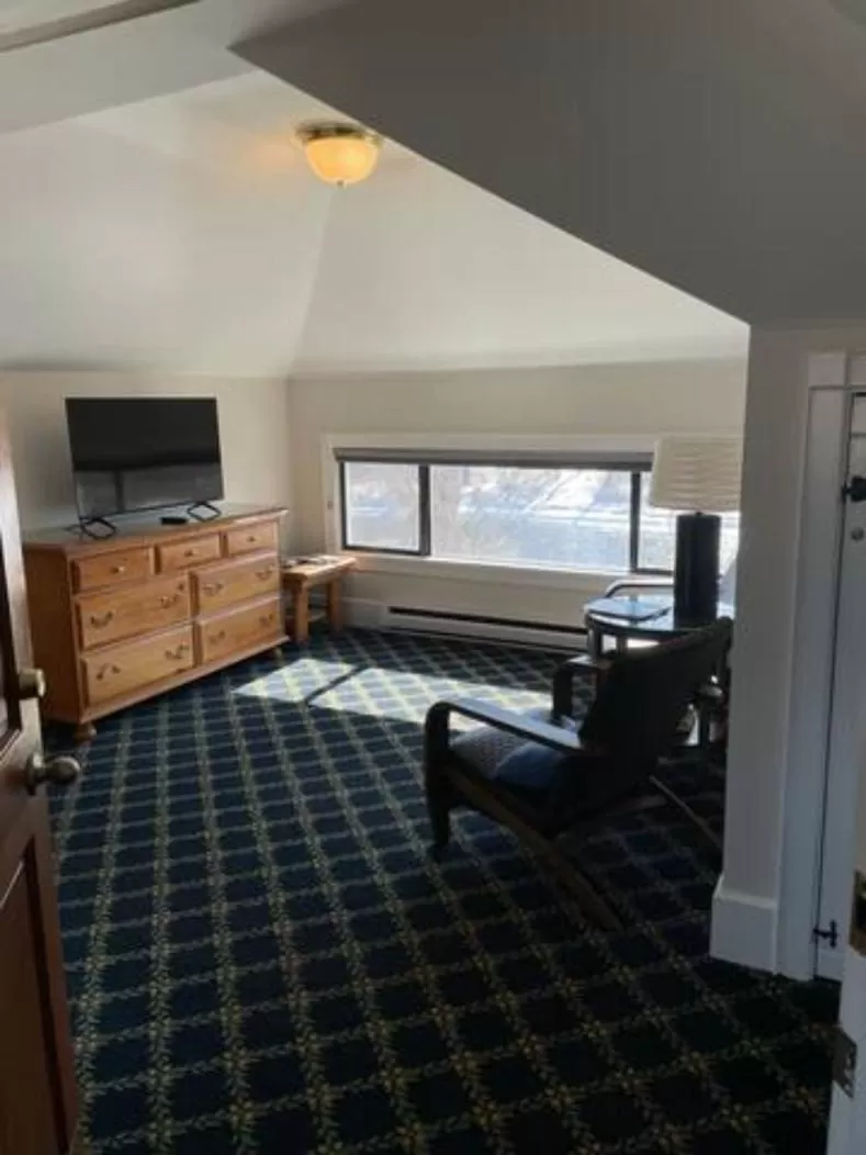 Living room, Seating Area in Goldsmith's River Front Inn