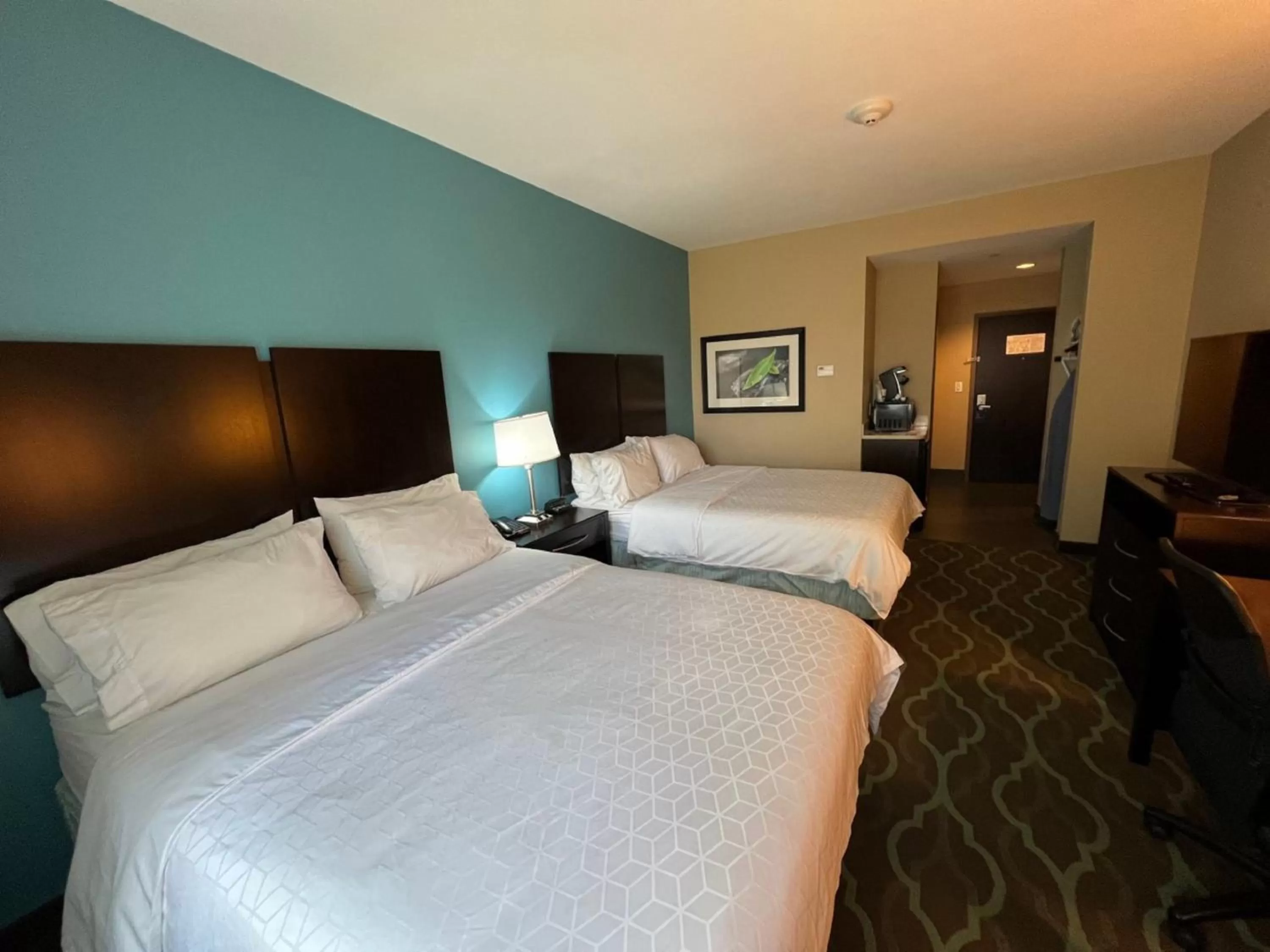 Photo of the whole room, Bed in Holiday Inn Express Hotels & Suites Cuero by IHG