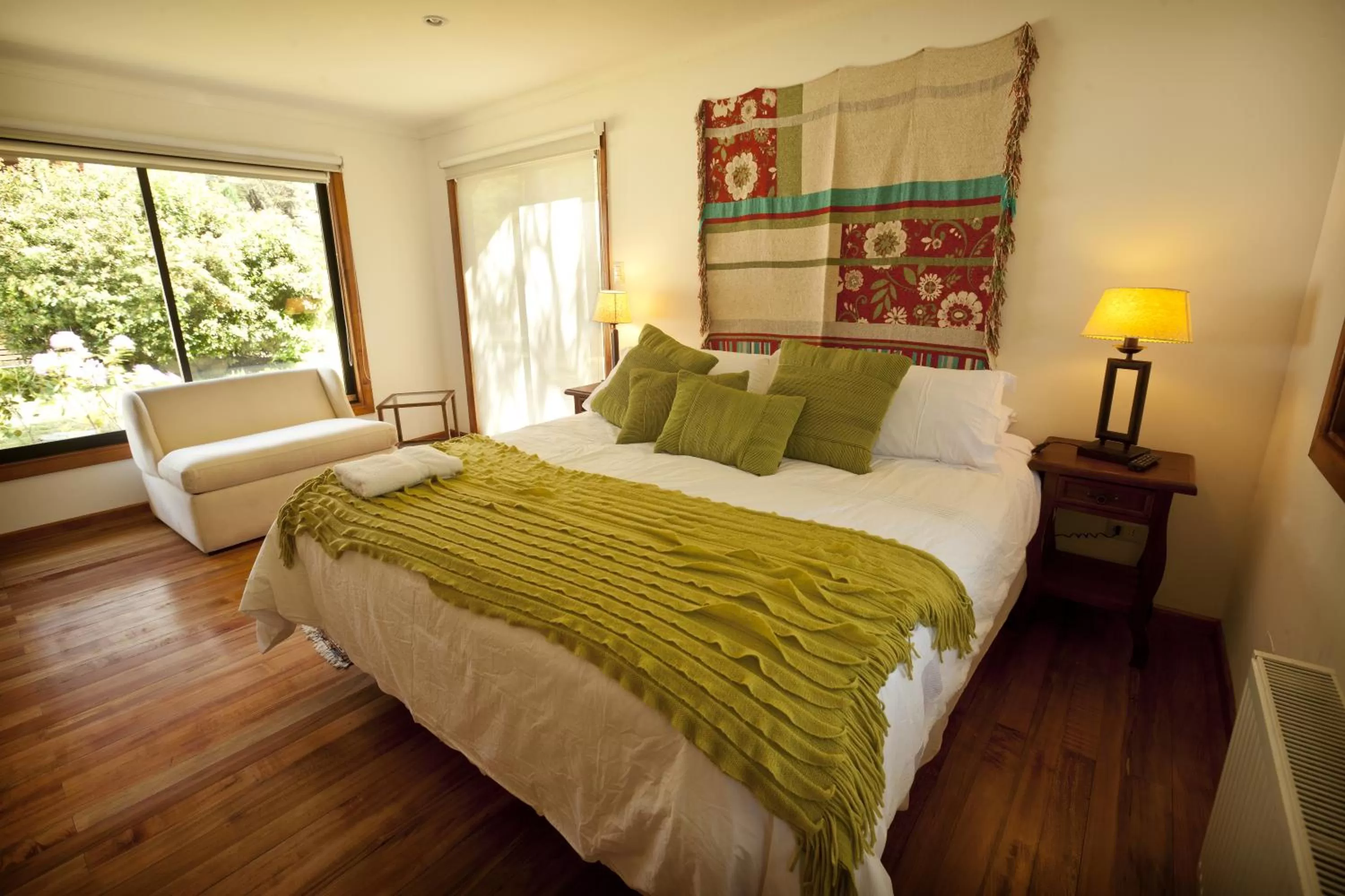 Bedroom, Bed in Hotel Posada del Río - Parque Metreñehue