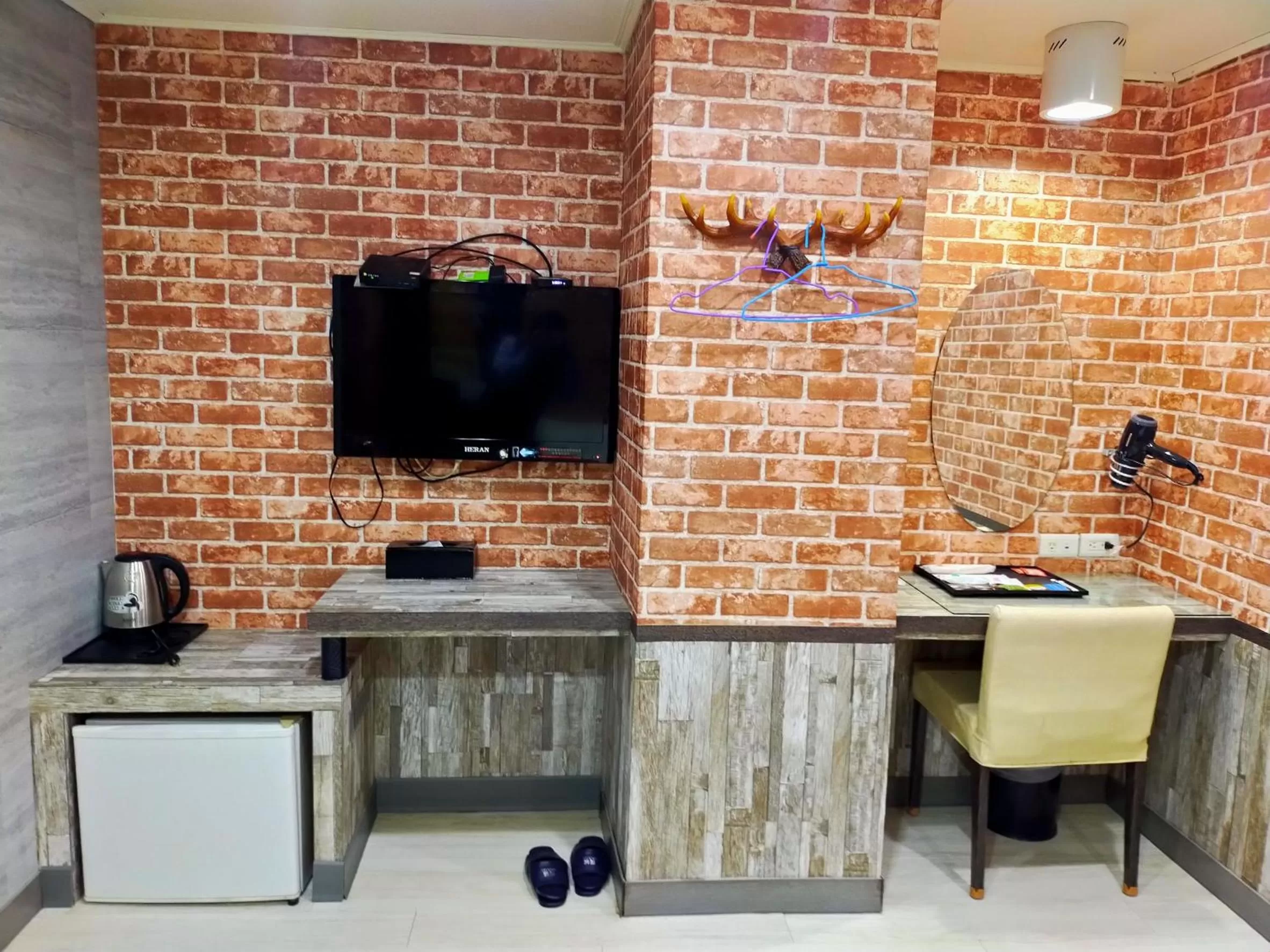 TV and multimedia in Bin Chen Business Hotel