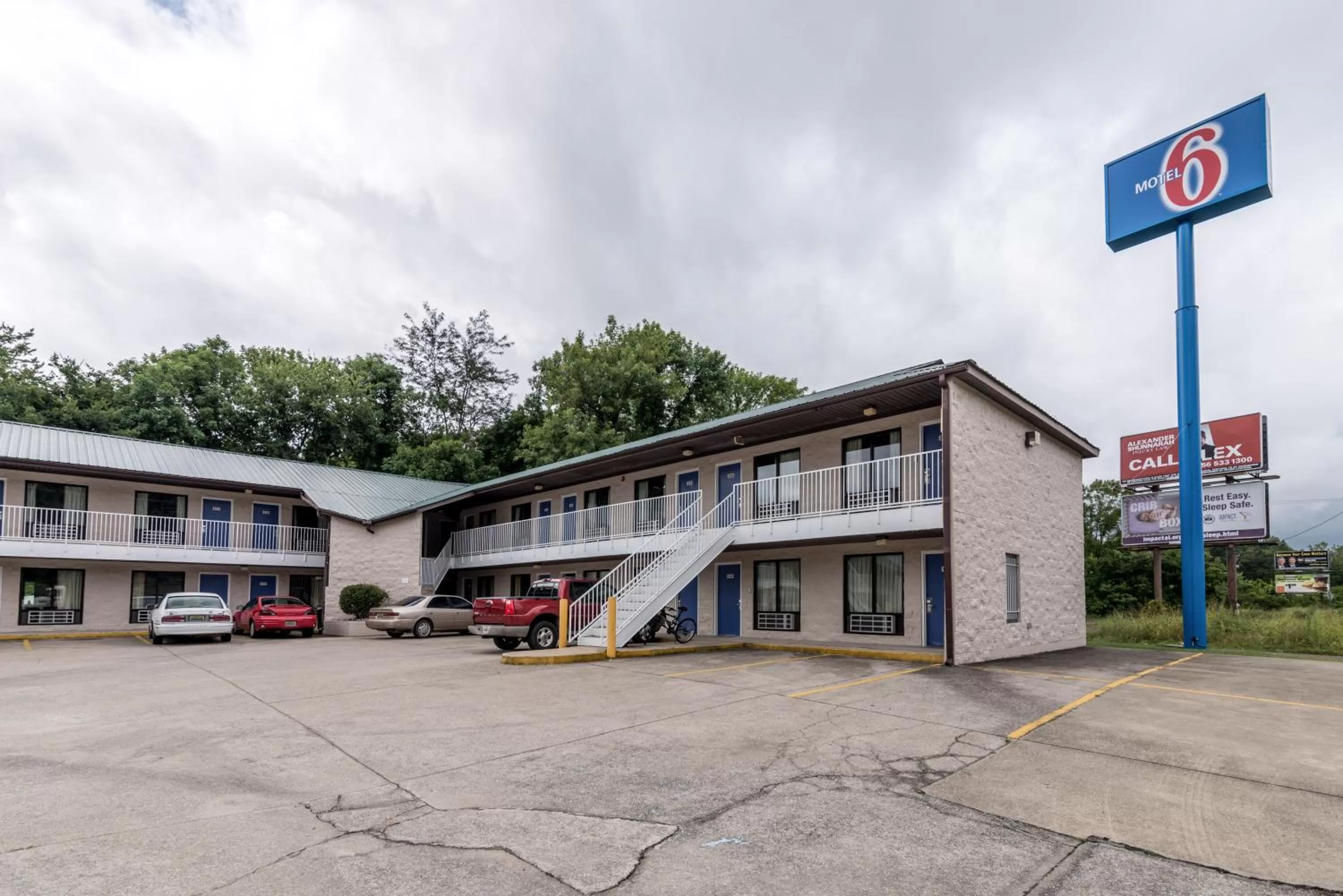 Facade/entrance in Motel 6-Attalla, AL