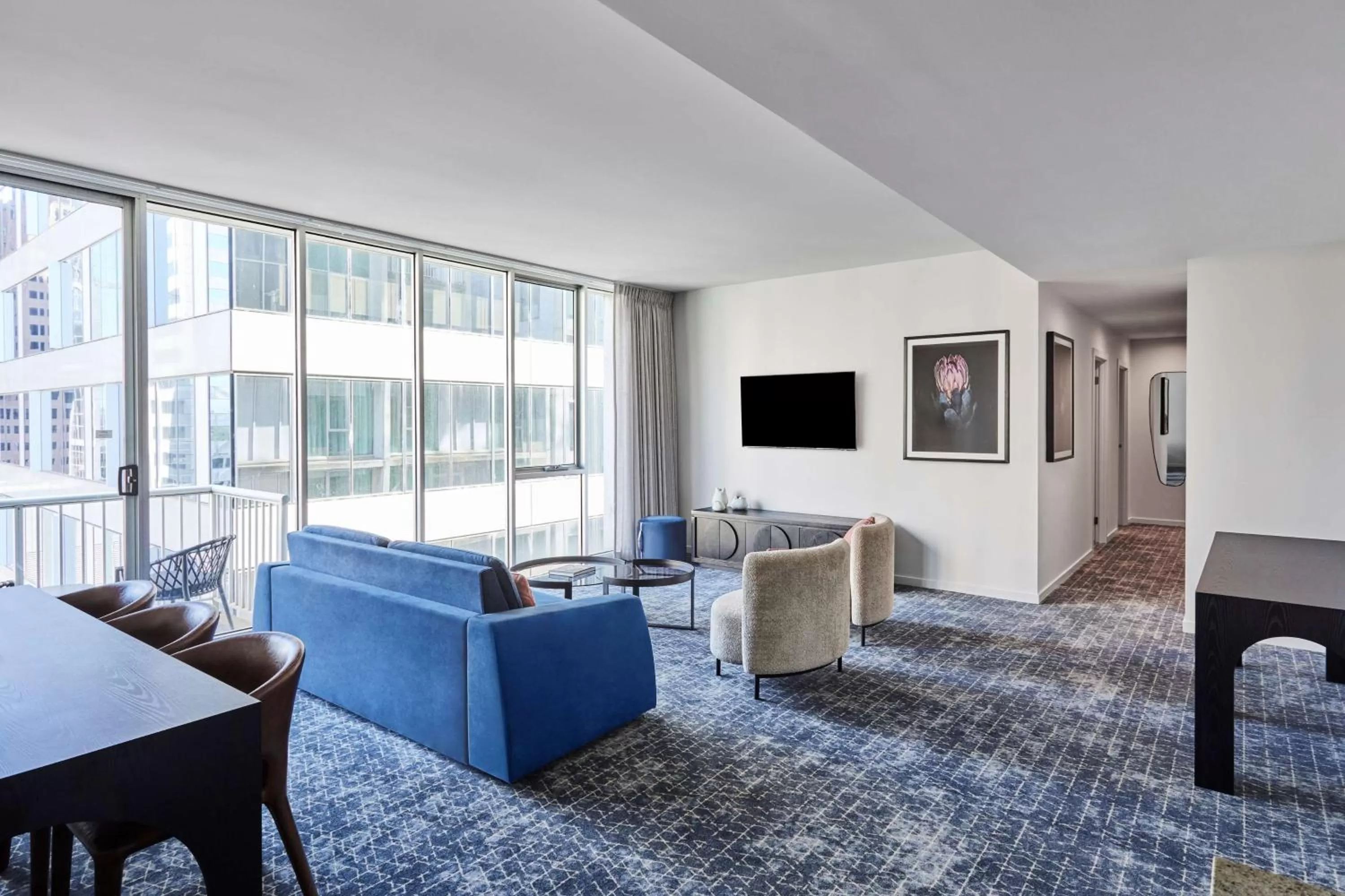 TV and multimedia in Adina Apartment Hotel Melbourne Flinders Street