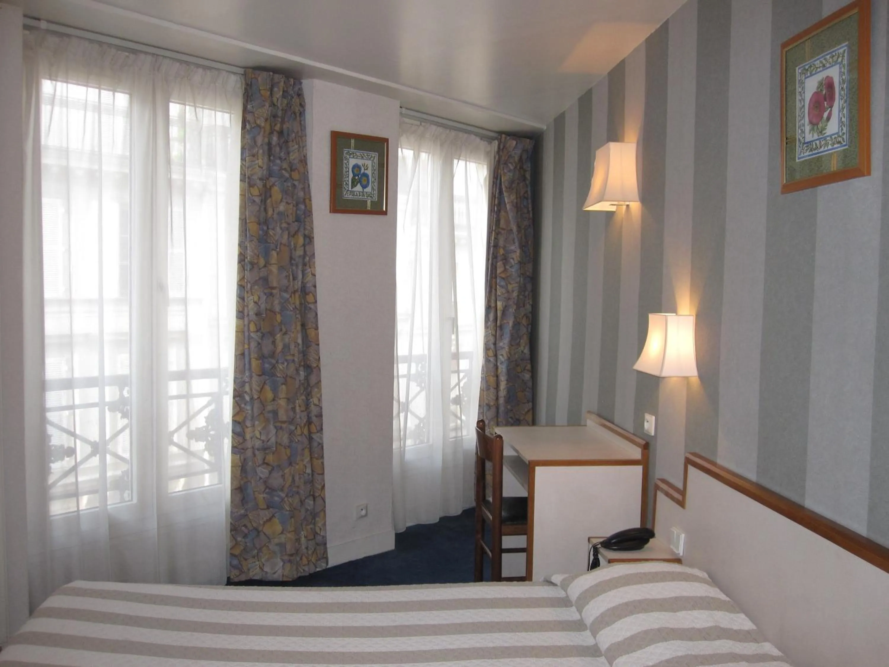 Photo of the whole room, Bed in Hotel Royal Bergère