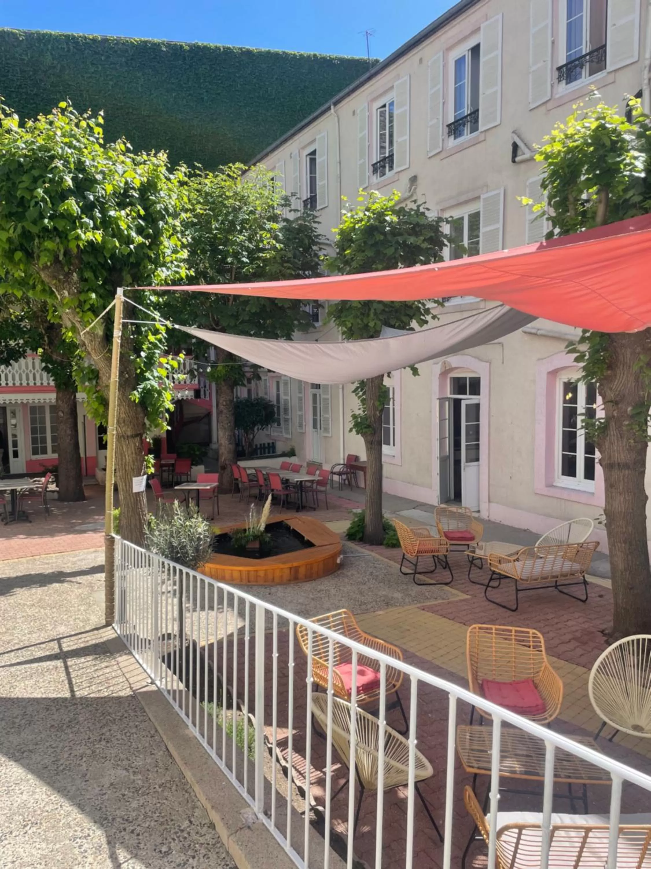 Patio in Hôtel & Restaurant Le Patio VICHY