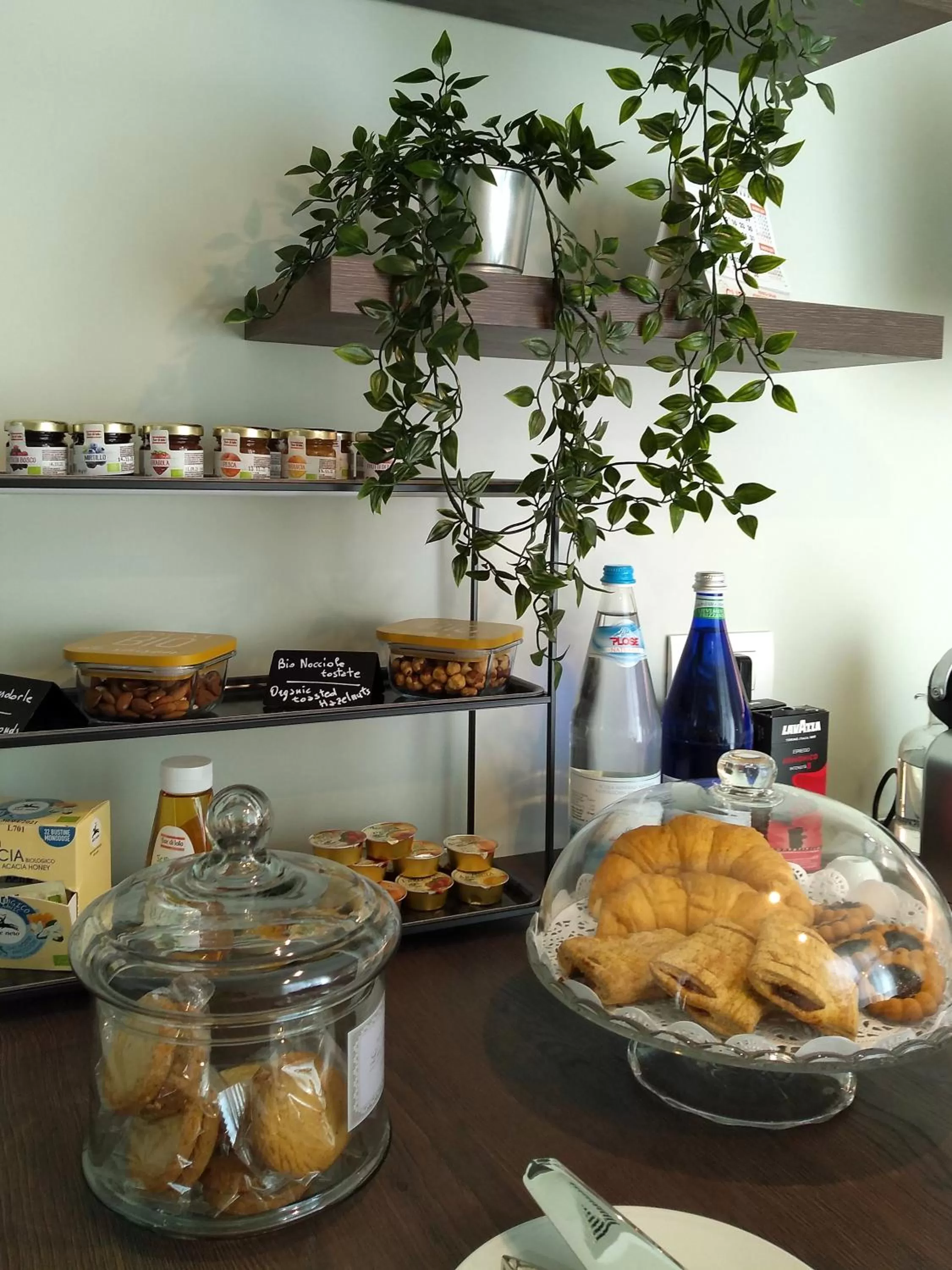 Continental breakfast in Le Mandragole B&B