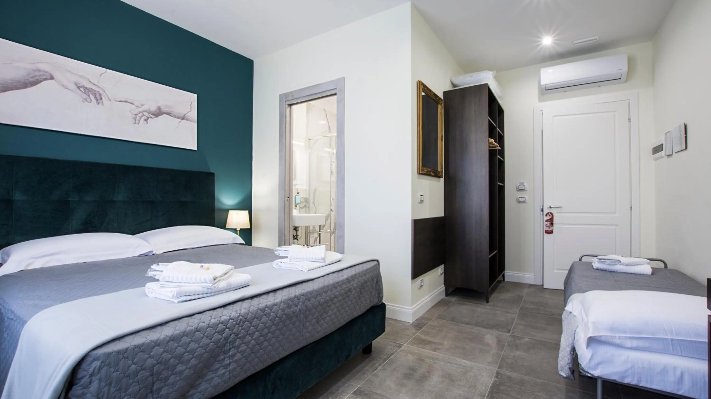 Bedroom, Bed in Regolo Rooms Vaticano