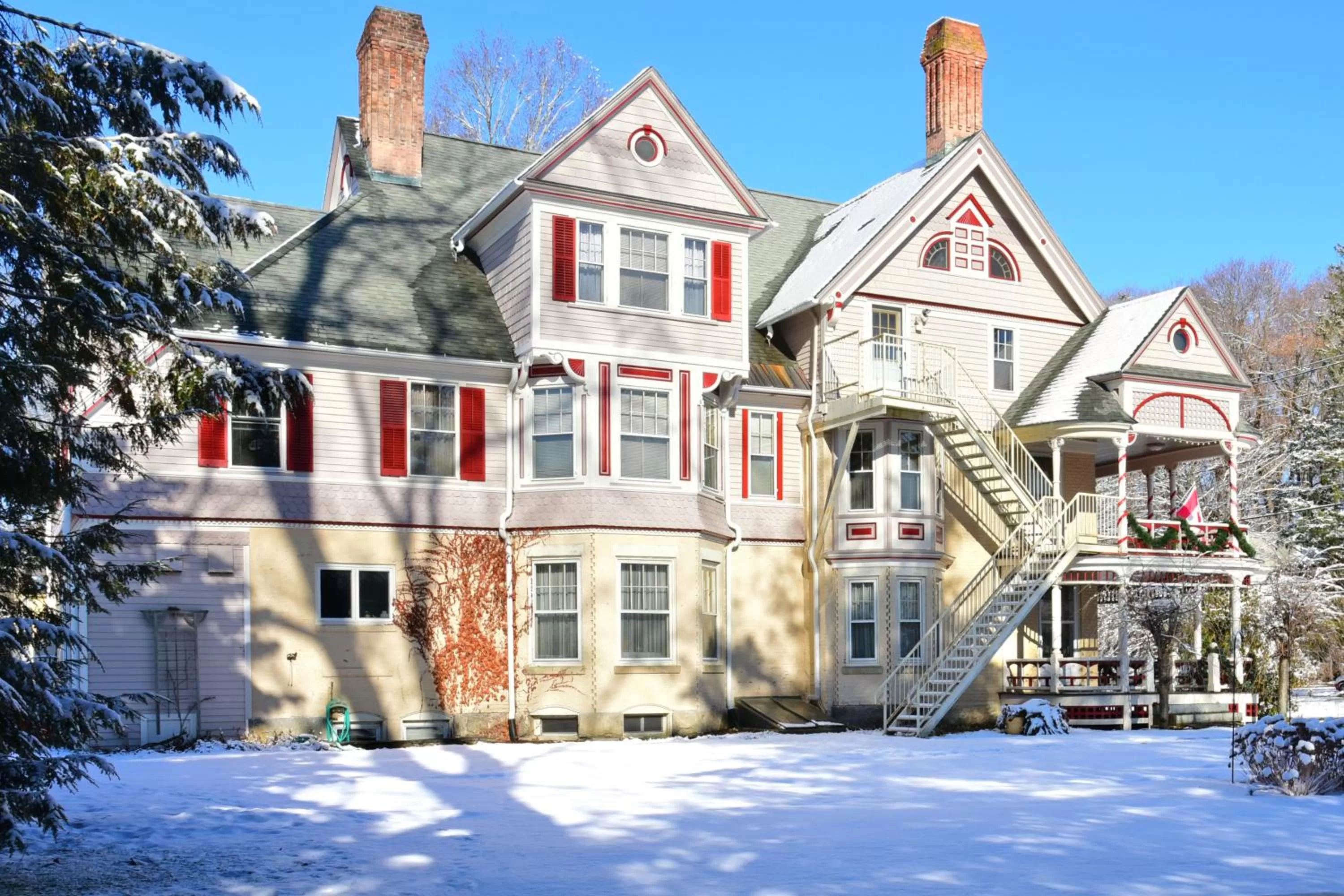 Property building in Wainwright Inn