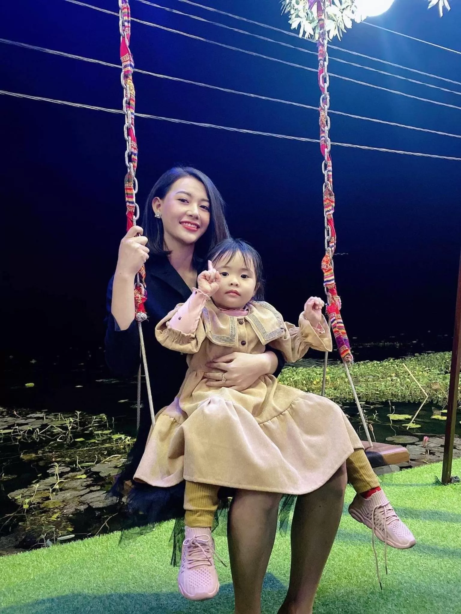 Restaurant/places to eat, Children in Trang An Lotus Lake Homestay