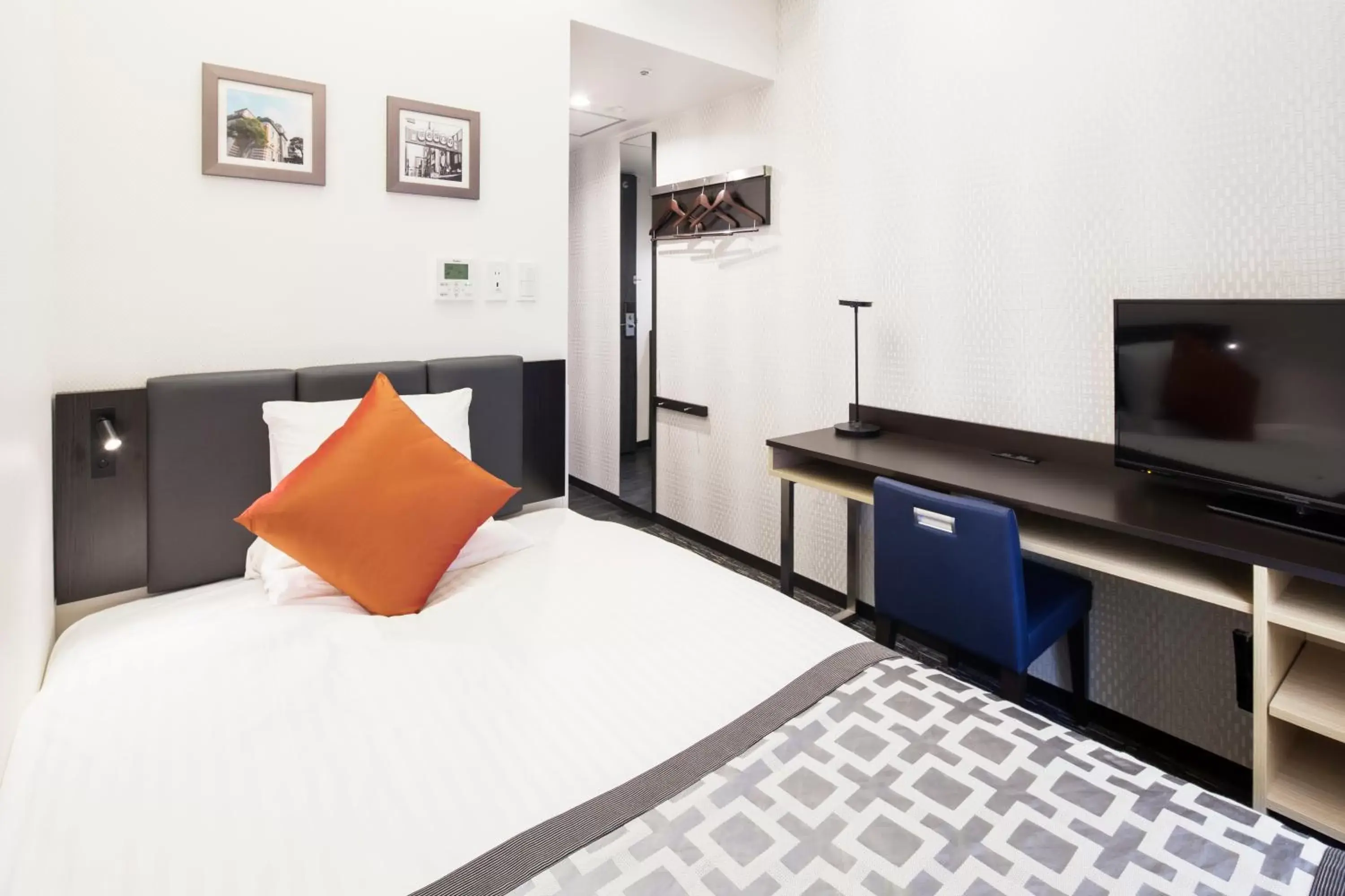 Standard Double Room with Small Double Bed - Non-Smoking in HOTEL MYSTAYS Shin Osaka Conference Center Standard Double Room with Small Double Bed - Non-Smoking in HOTEL MYSTAYS Shin Osaka Conference Center