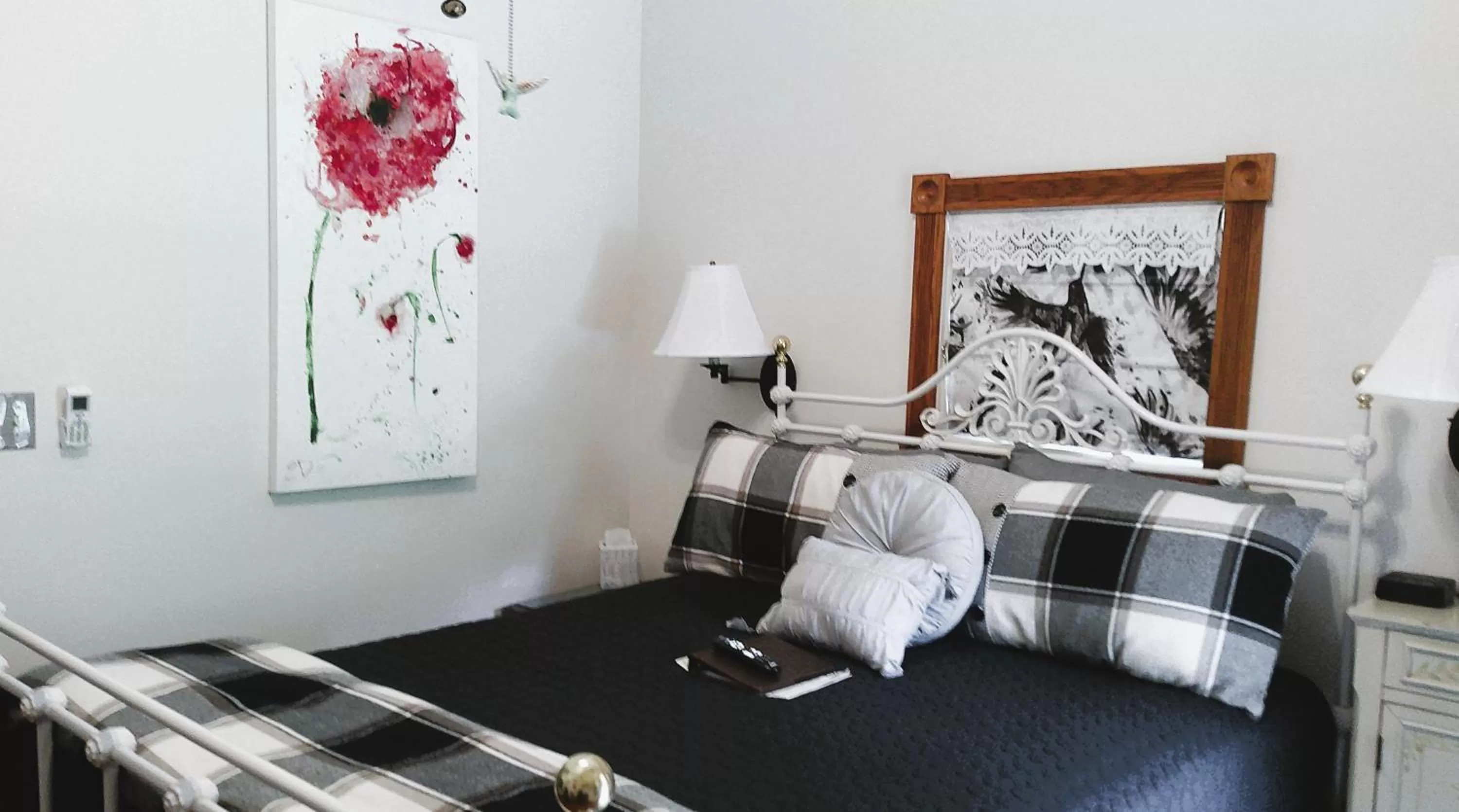 Queen Suite with Spa Bath in Rock Cottage Gardens B&B