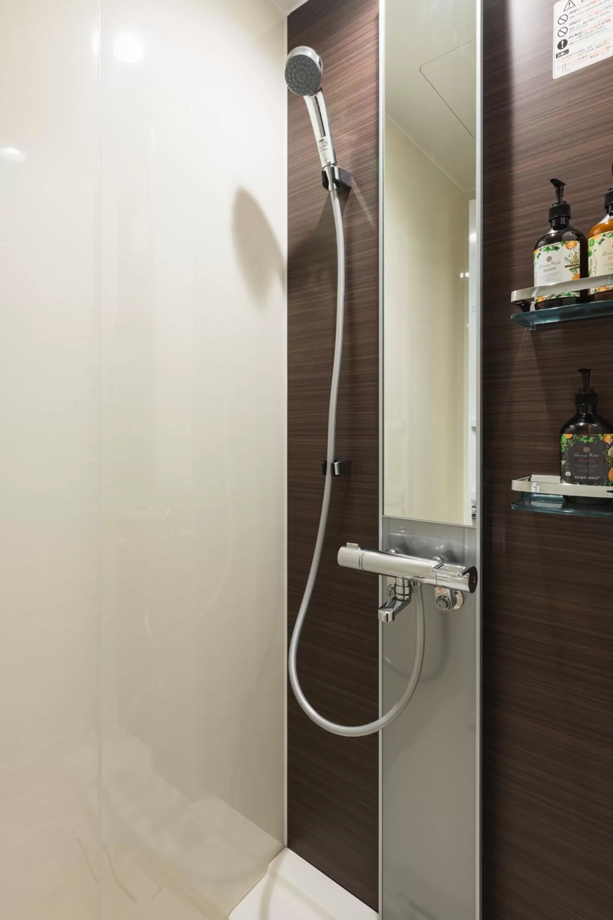 Shower in GRAND BASE Hakata Naraya