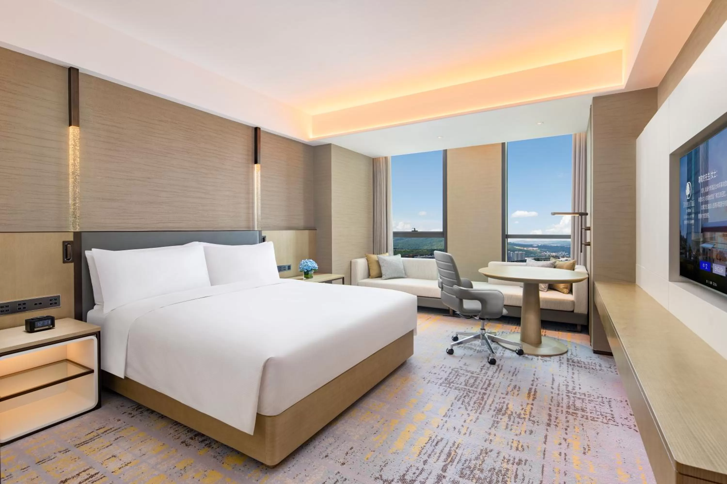 Photo of the whole room, Bed in Doubletree By Hilton Kunming Airport