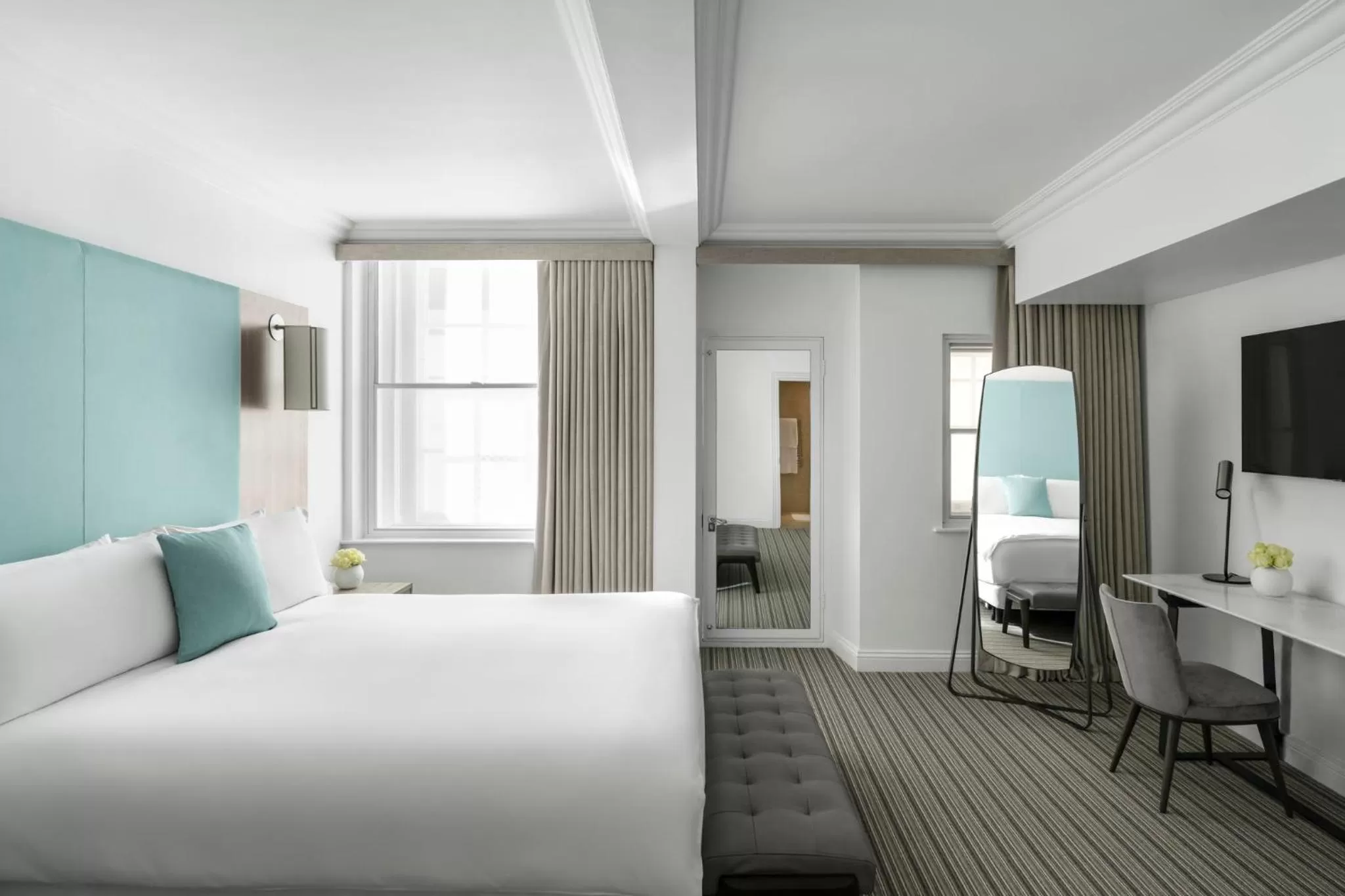 Photo of the whole room, Bed in COMO Metropolitan London