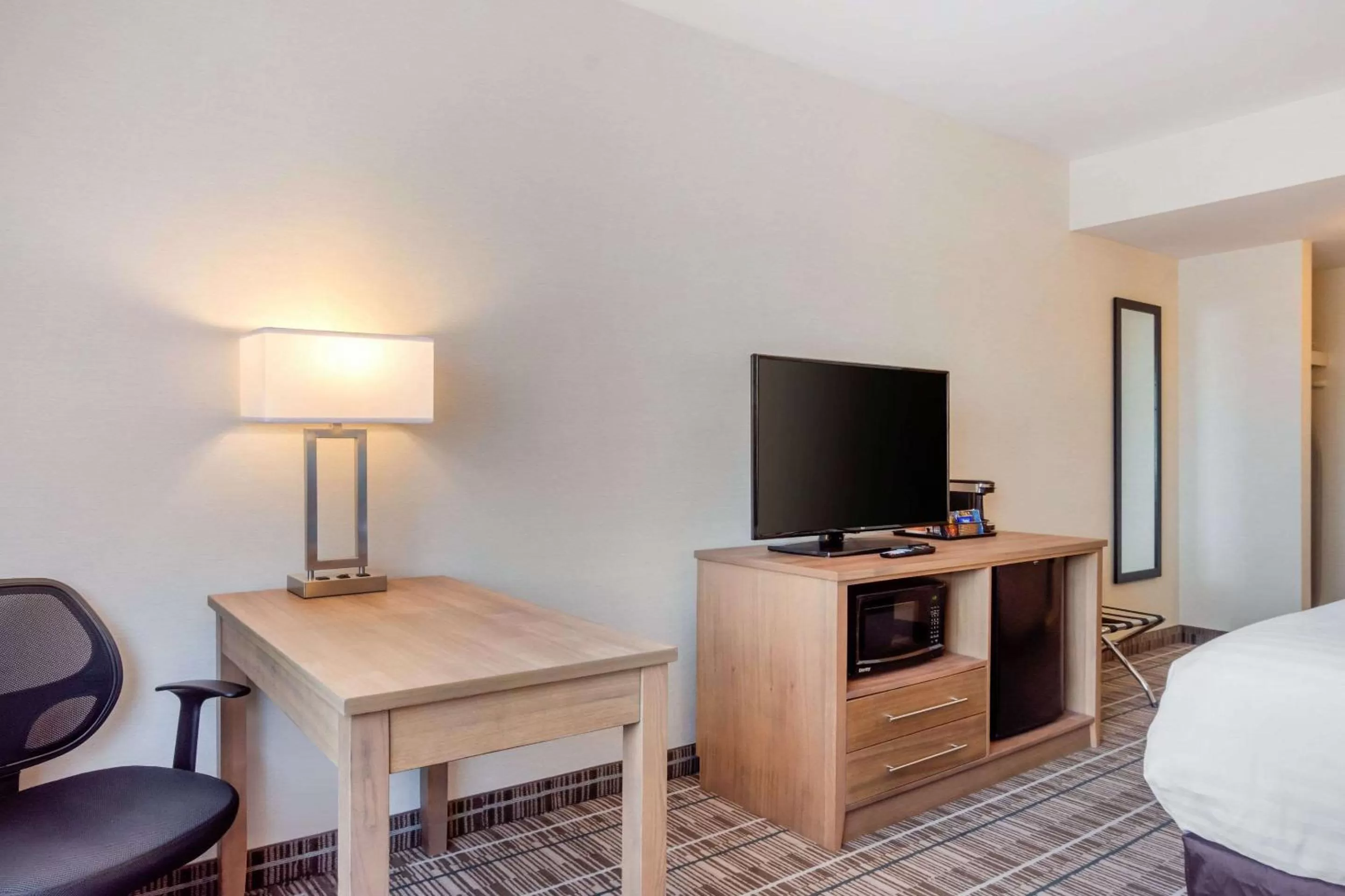 Photo of the whole room, Bed in Quality Hotel