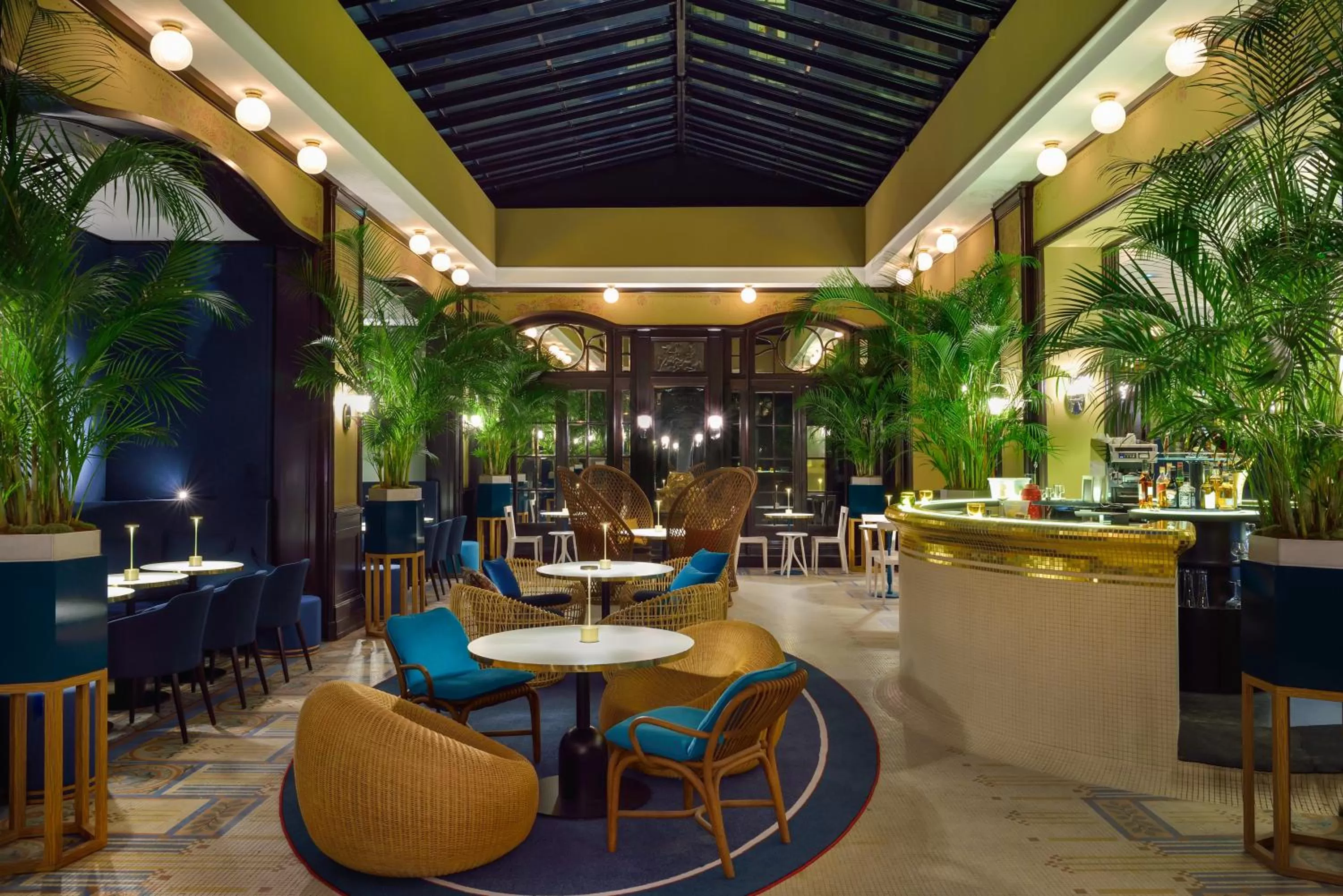 Restaurant/places to eat in l'Echiquier Opéra Hotel Paris - MGallery Collection