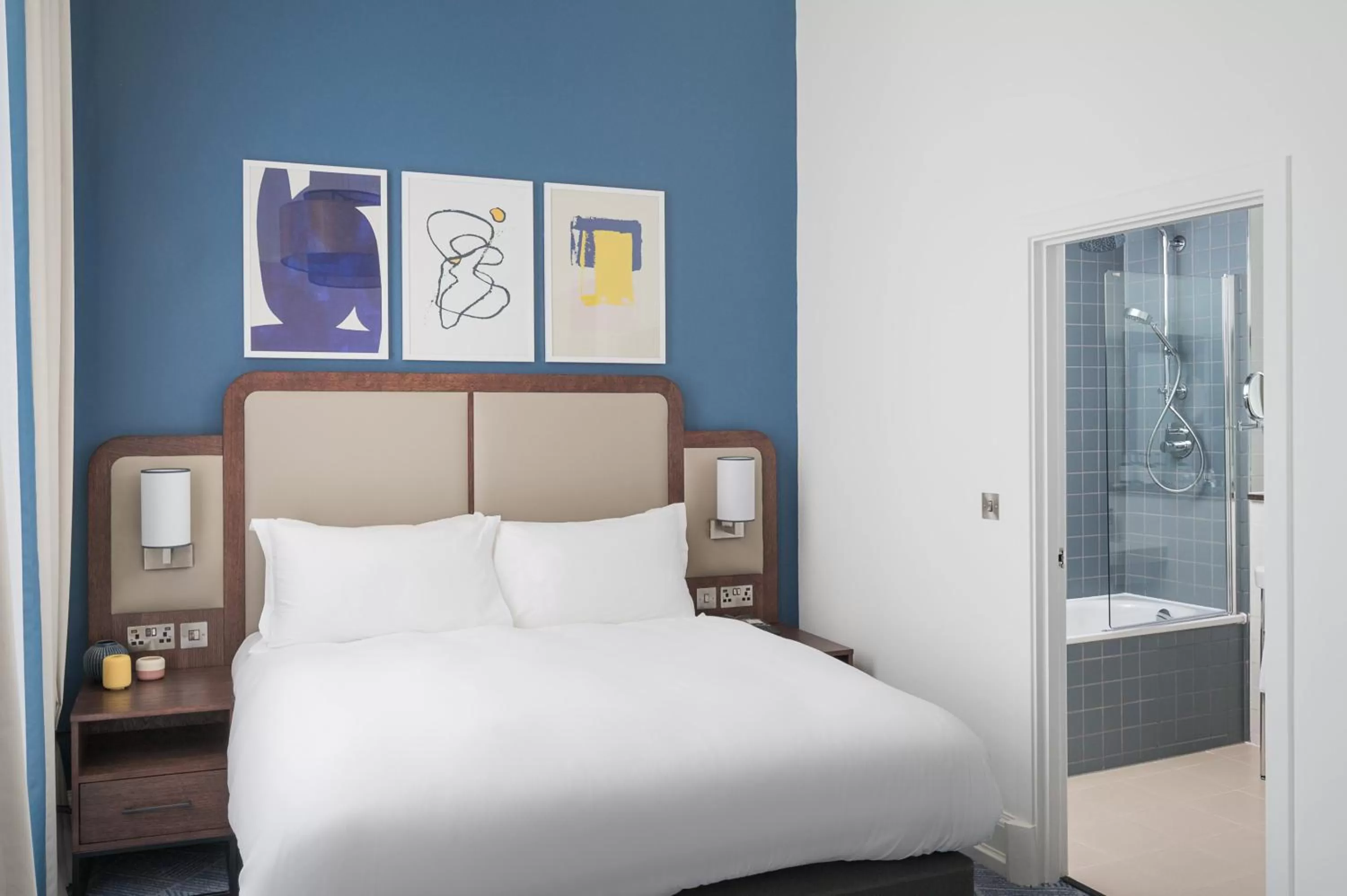 Photo of the whole room, Bed in voco Grand Central Glasgow by IHG