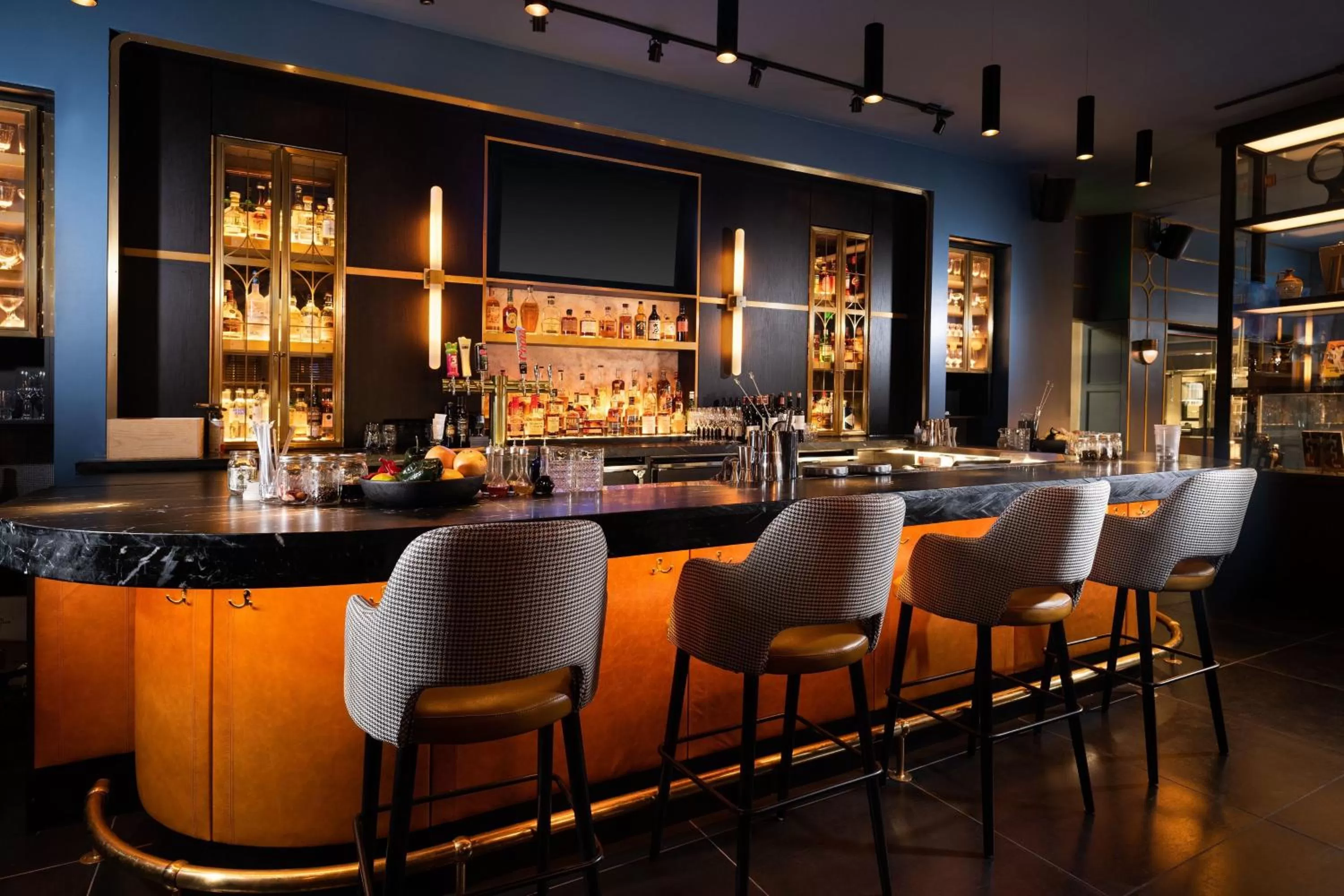 Lounge or bar in The Union Club Hotel at Purdue University, Autograph Collection