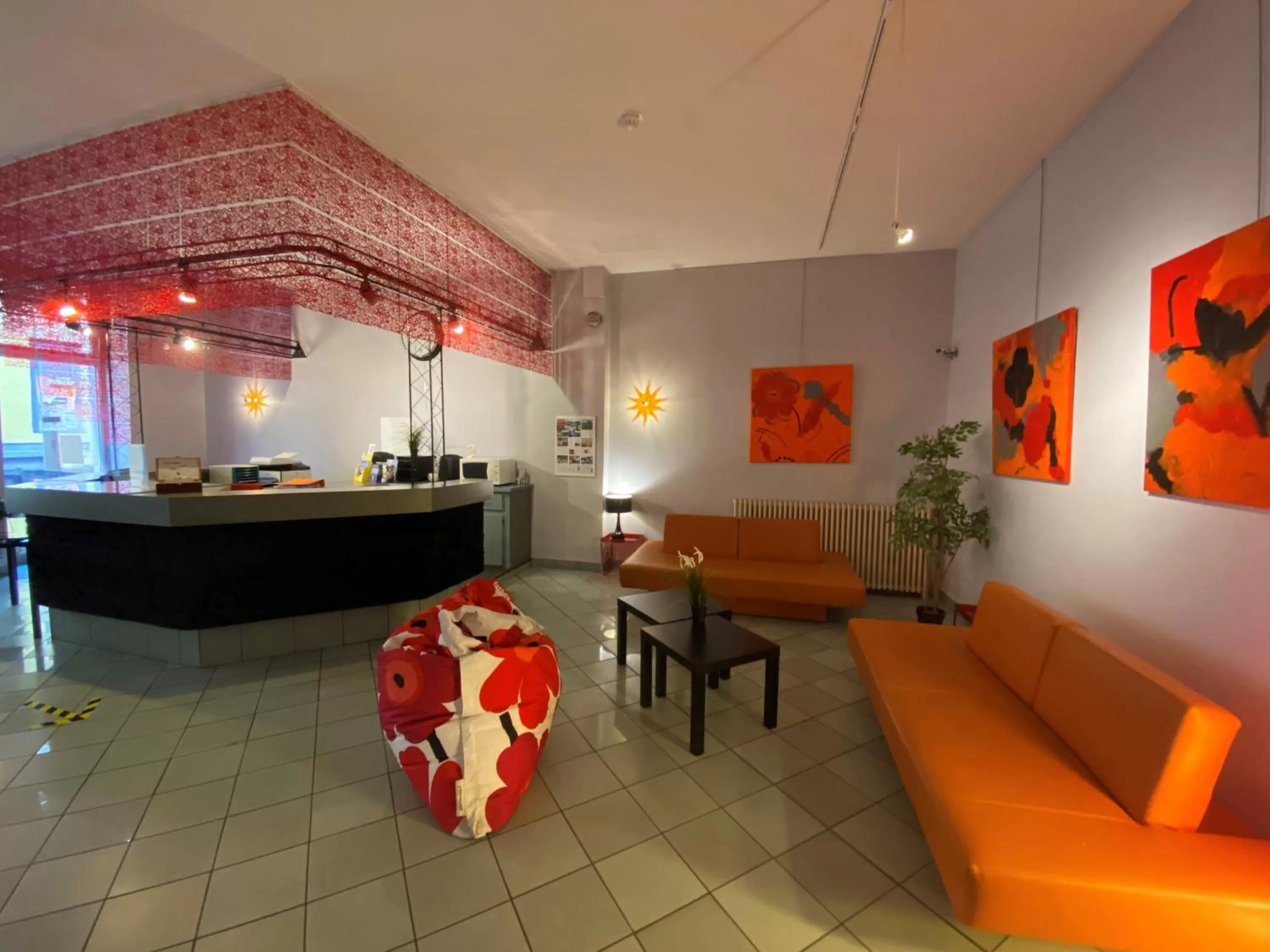 Living room in CIT'HÔTEL LE DAV Clermont-Ferrand Centre