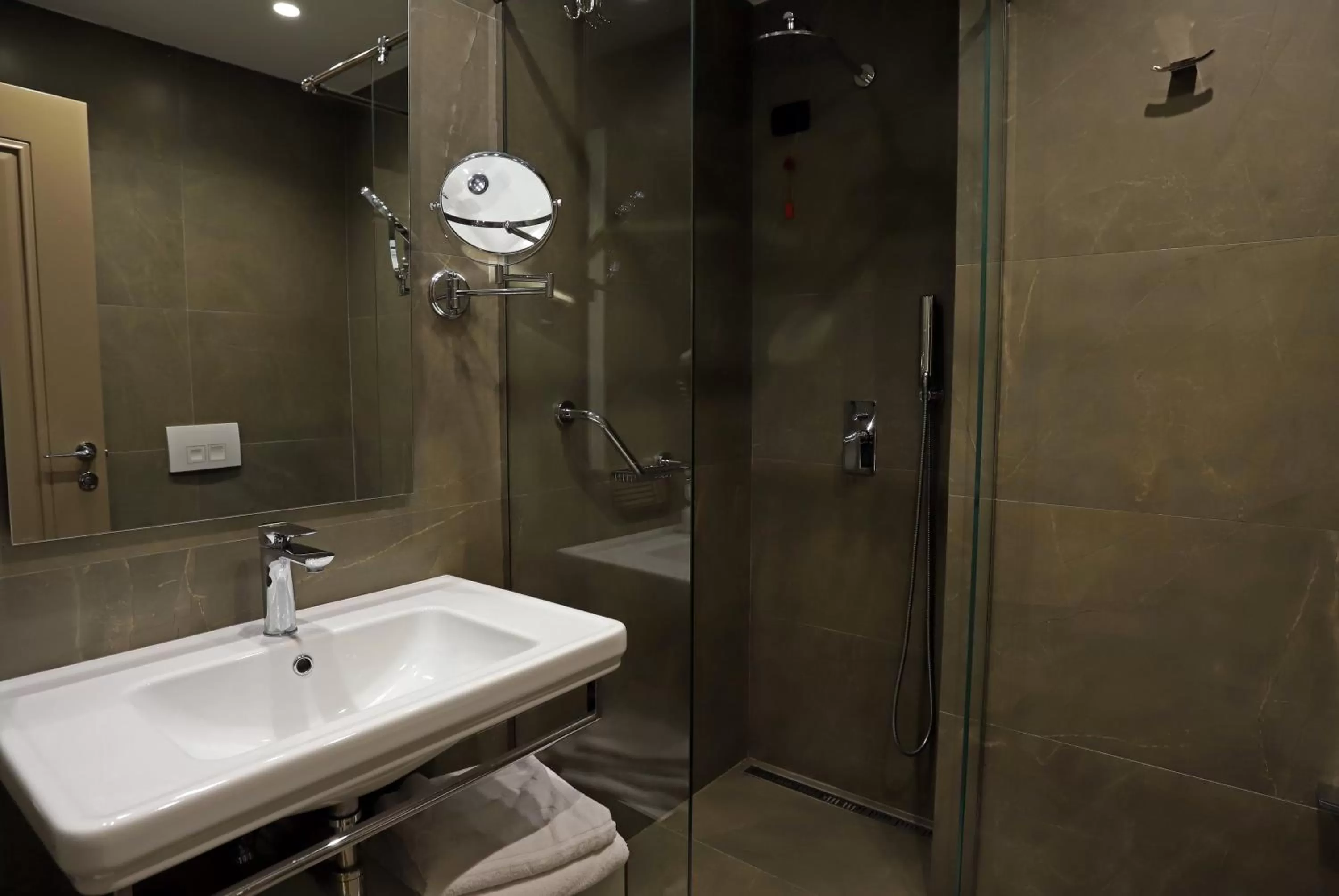 Shower in Mondial Hotel