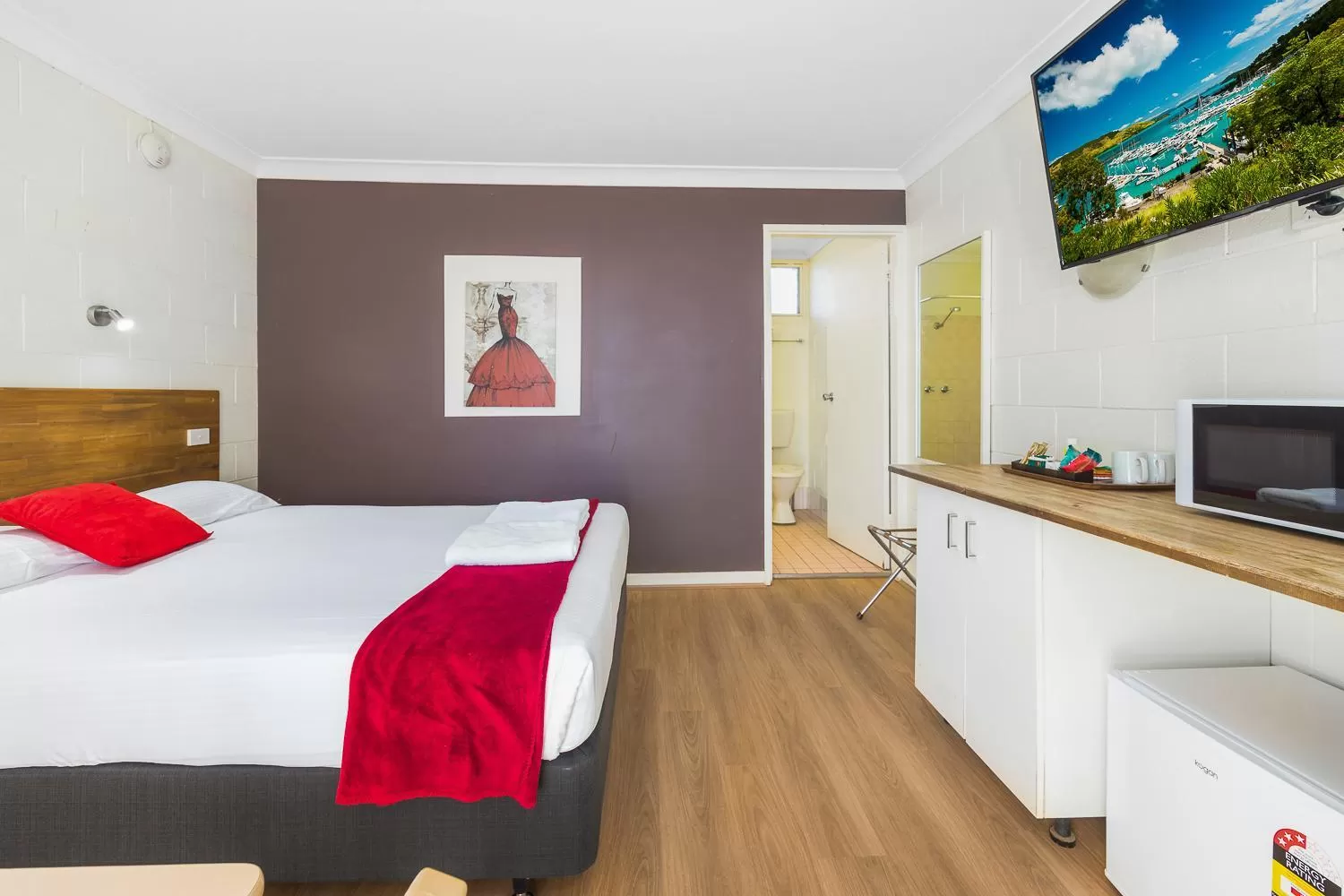 Bed in Plainsman Motel